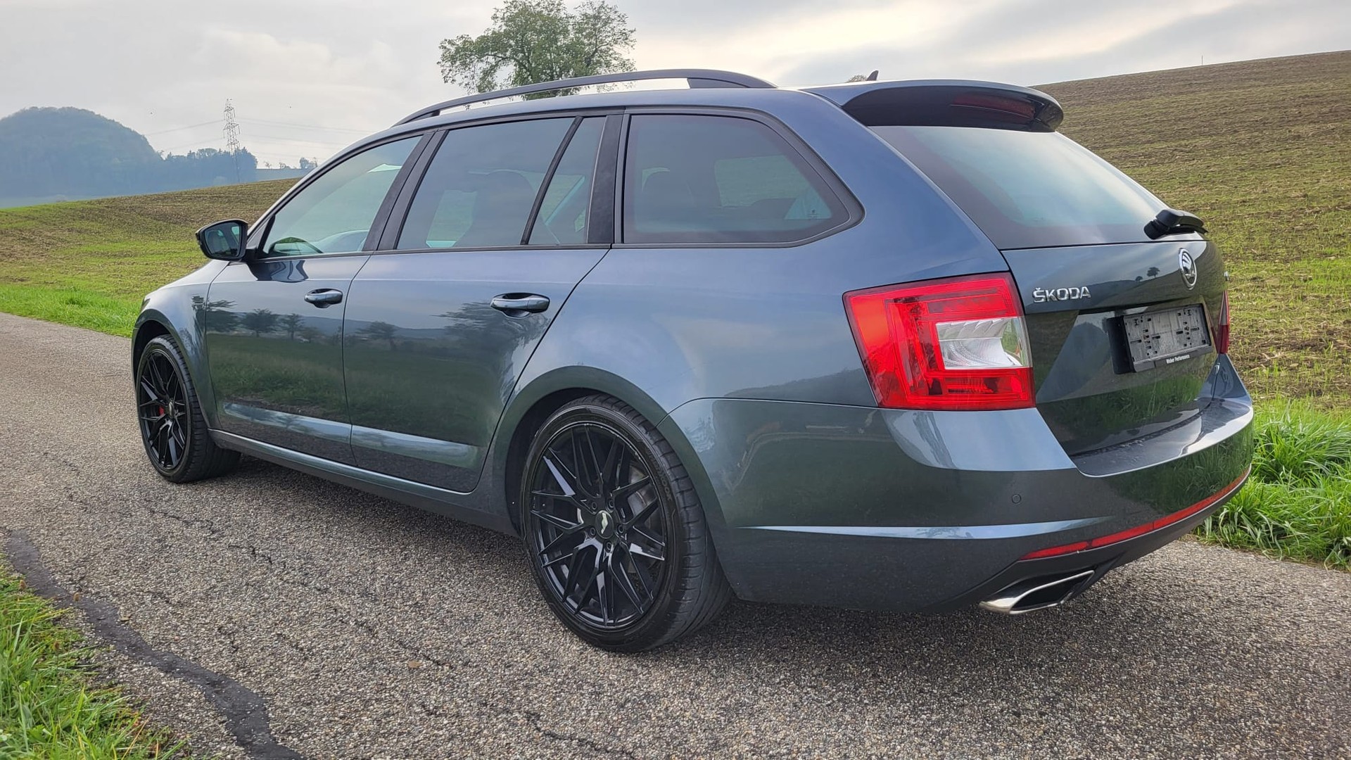 SKODA Octavia Combi 2.0 TSI RS-image-3