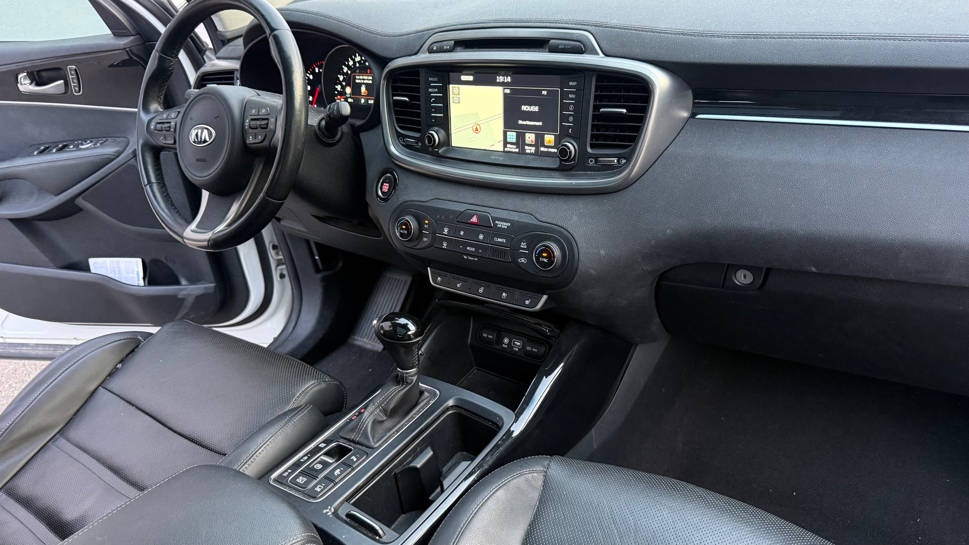 KIA Sorento 2.2 CRDI Style 7P. Automatic-image-7