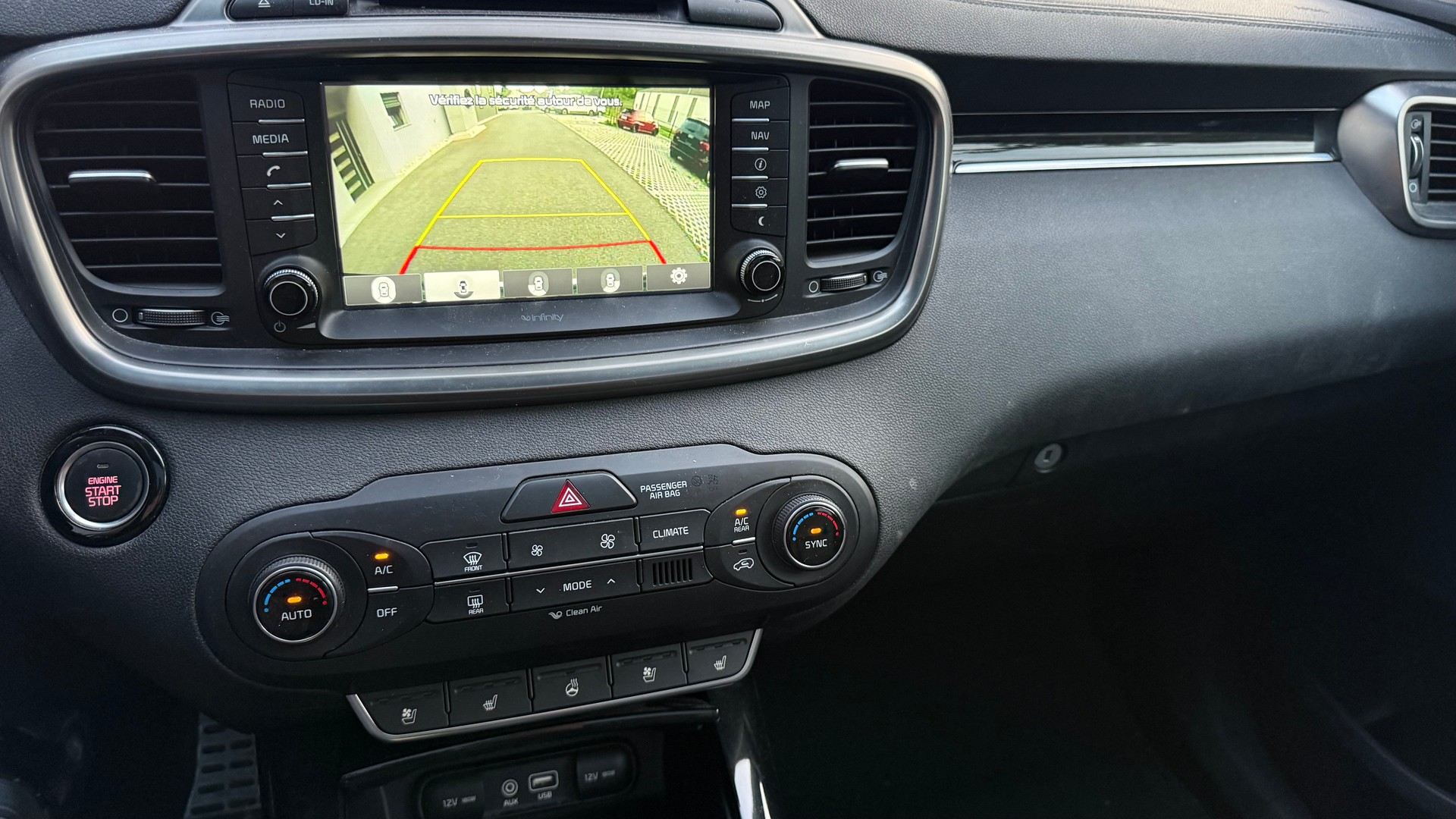 KIA Sorento 2.2 CRDI Style 7P. Automatic-image-12