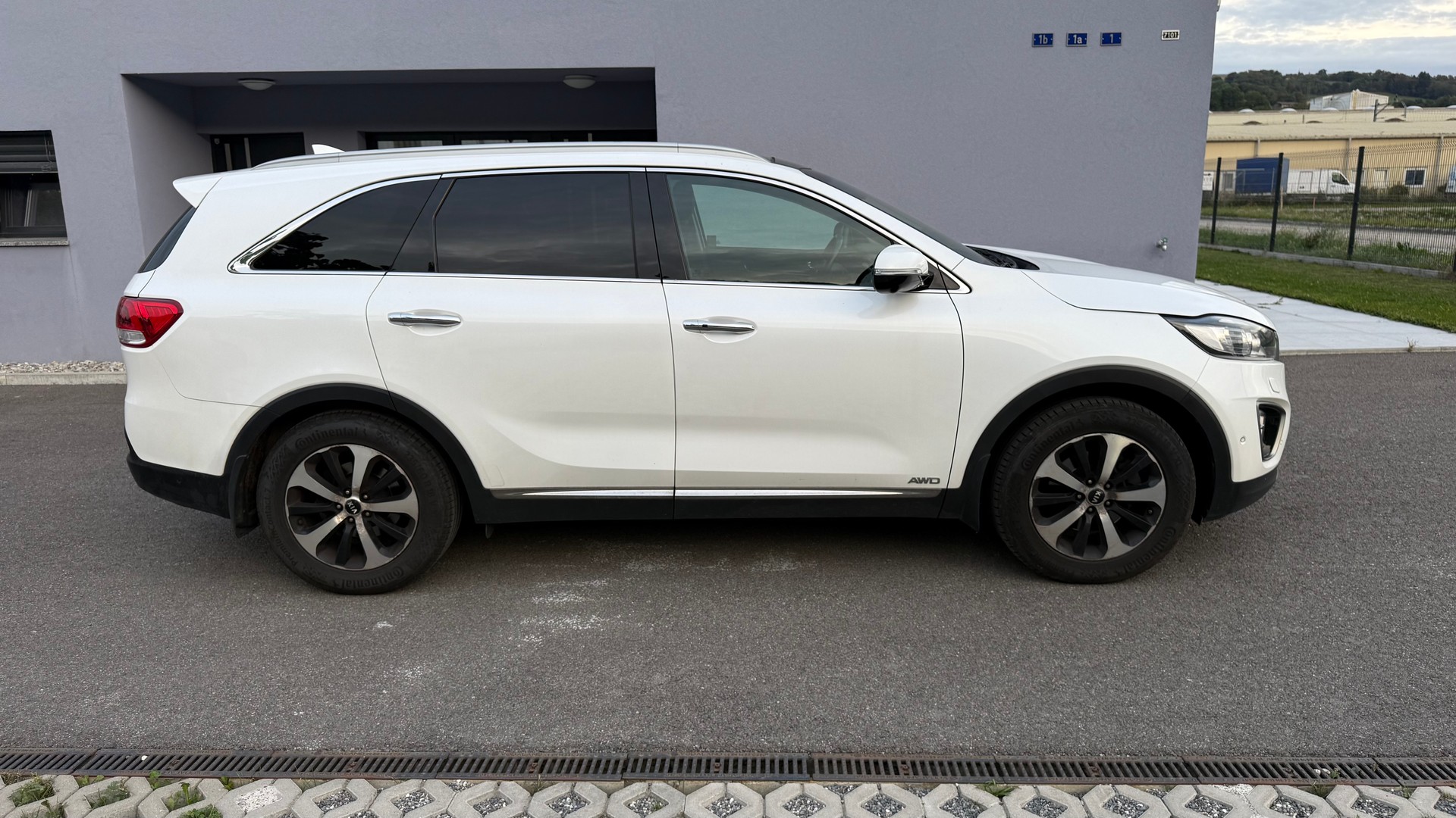 KIA Sorento 2.2 CRDI Style 7P. Automatic-image-3