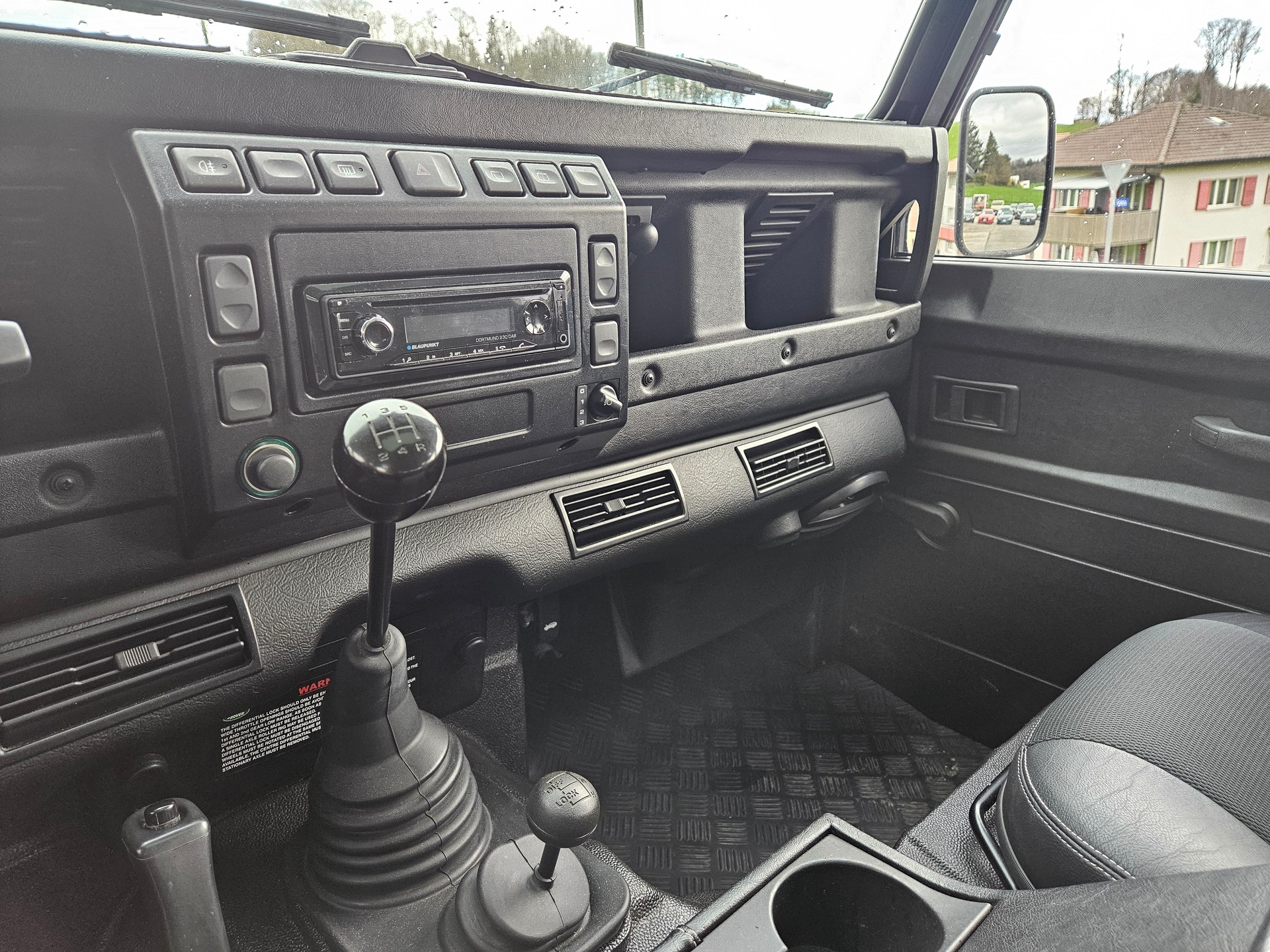 LAND ROVER Defender 110 SW 2.5 Td5-image-7