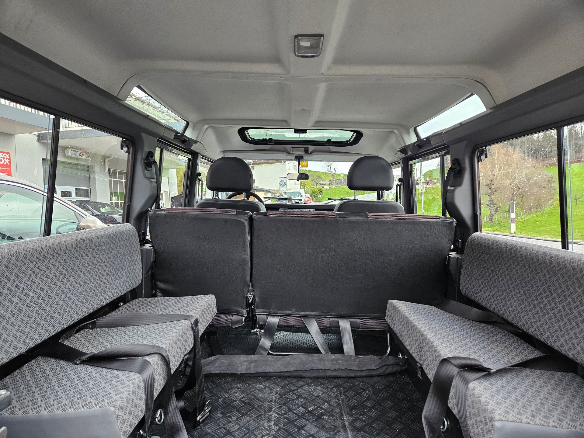 LAND ROVER Defender 110 SW 2.5 Td5-image-4