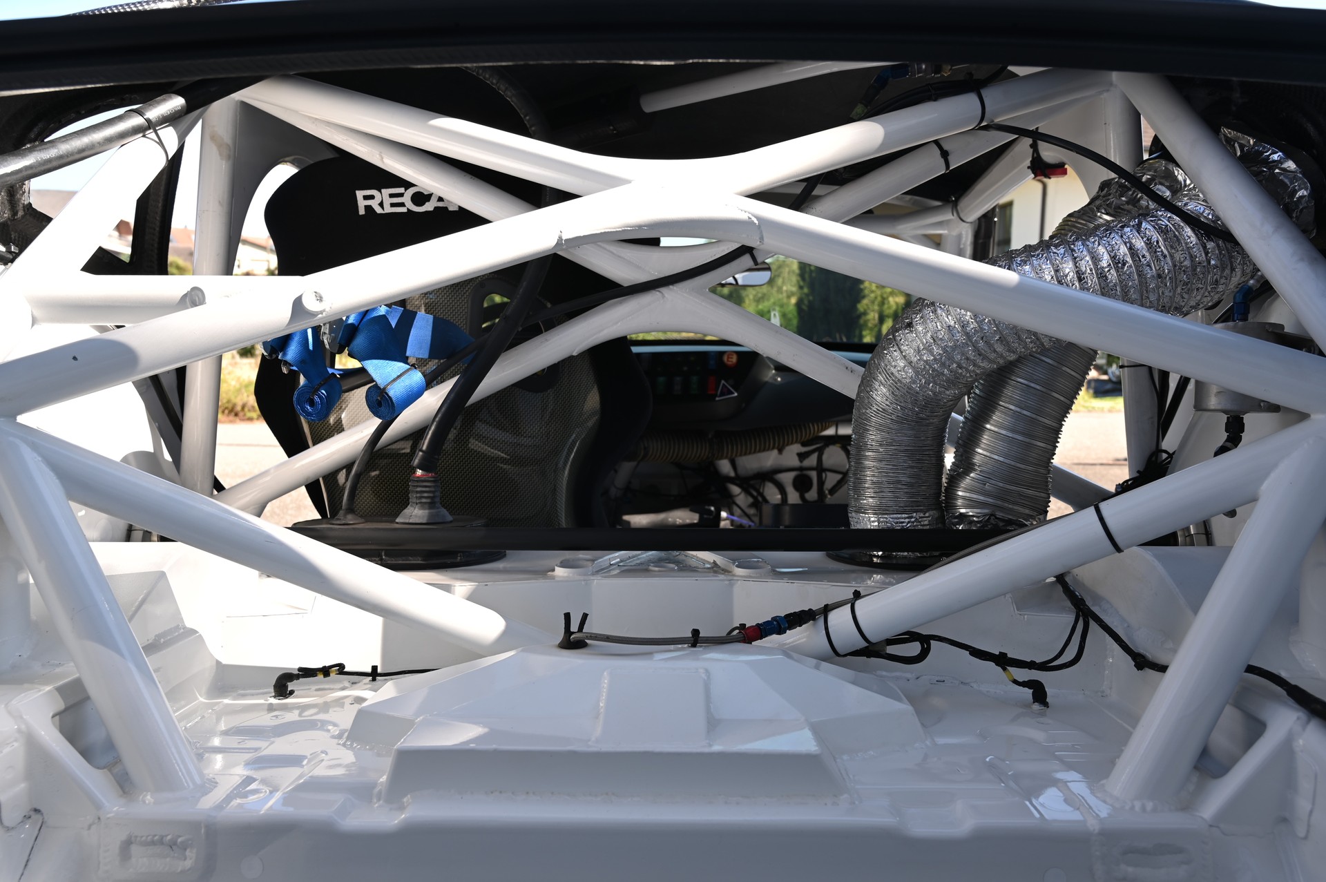 BMW Z4 GT3-image-6