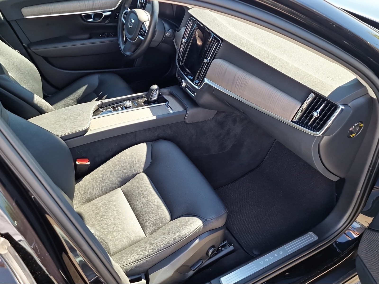 VOLVO V90 Cross Country 2.0 B6 AWD-image-14
