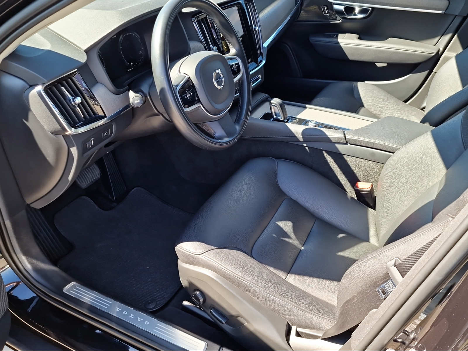 VOLVO V90 Cross Country 2.0 B6 AWD-image-9