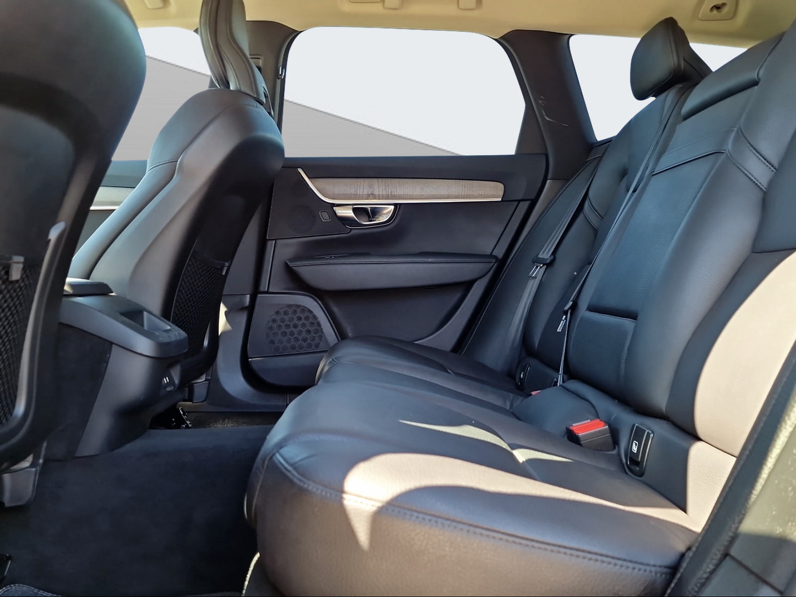 VOLVO V90 Cross Country 2.0 B6 AWD-image-13