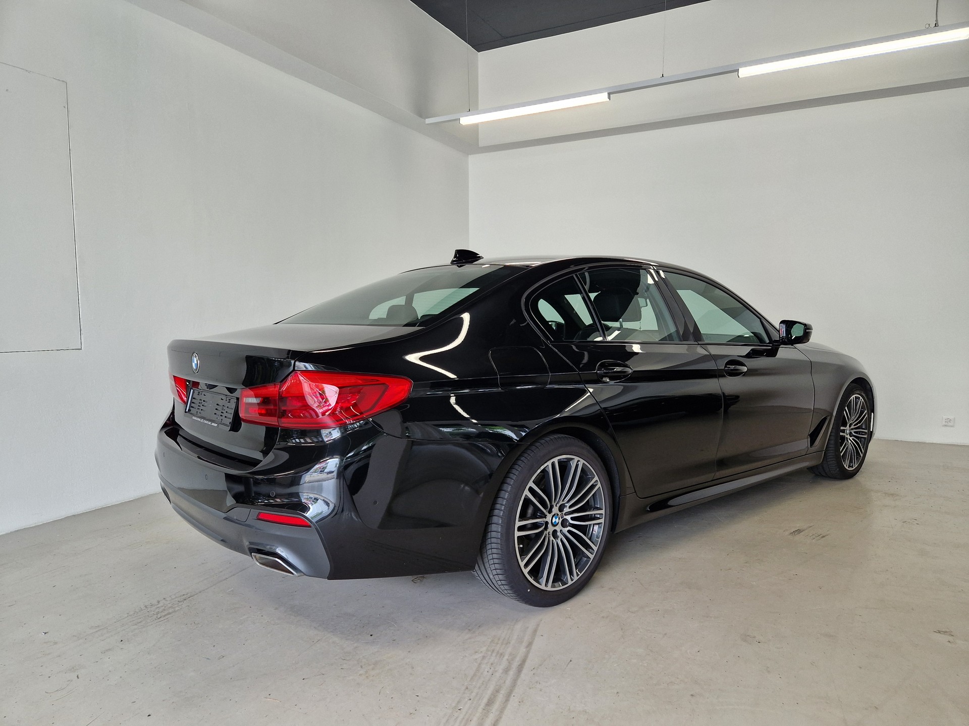 BMW 540i xDrive Steptronic-image-8