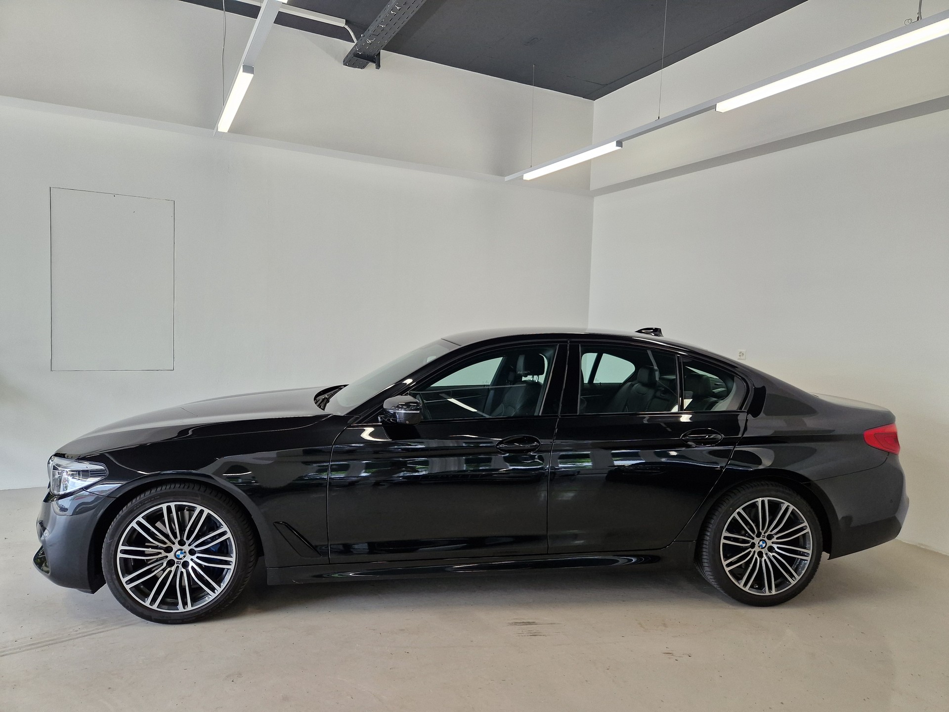BMW 540i xDrive Steptronic-image-5