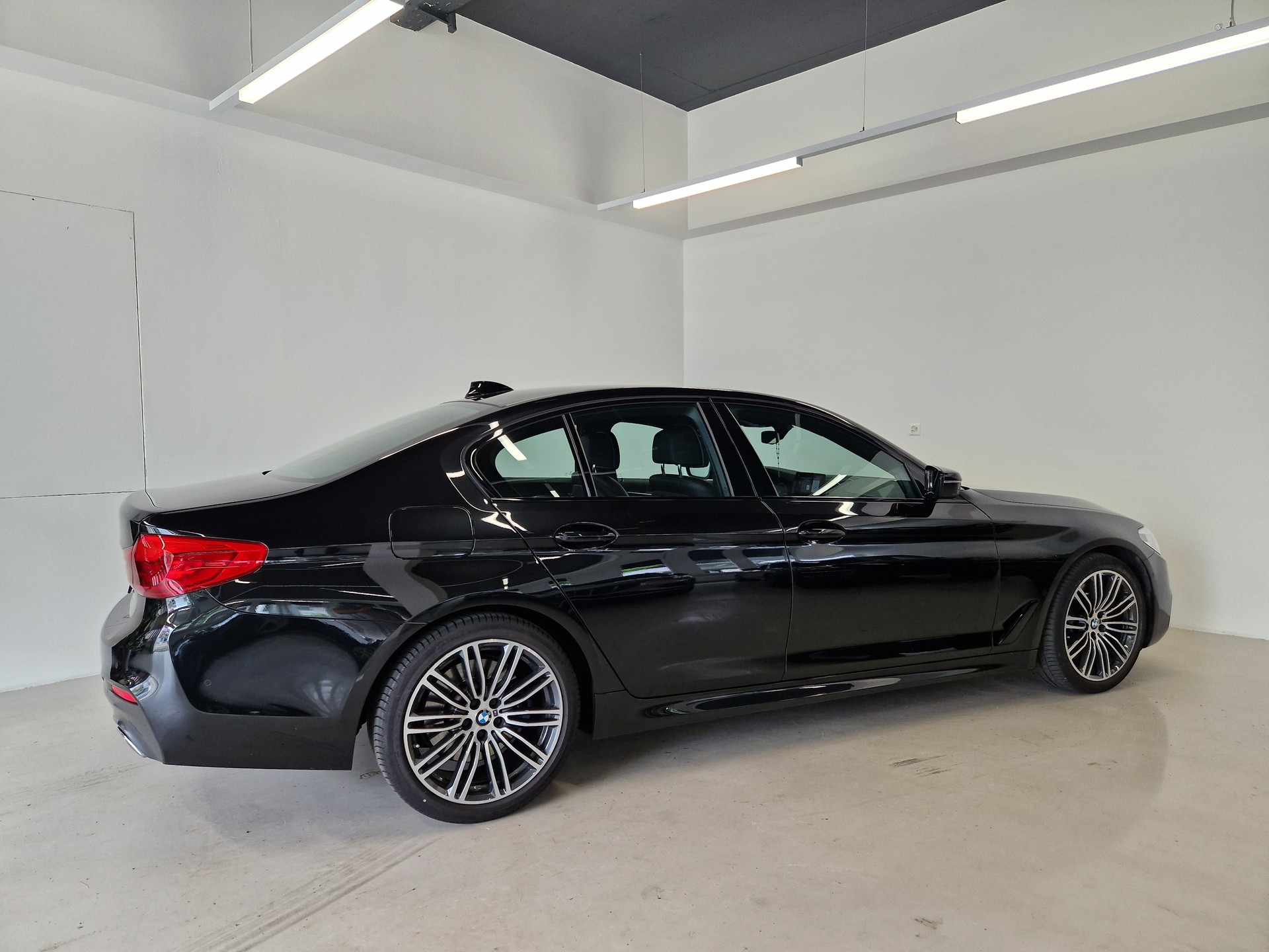 BMW 540i xDrive Steptronic-image-6