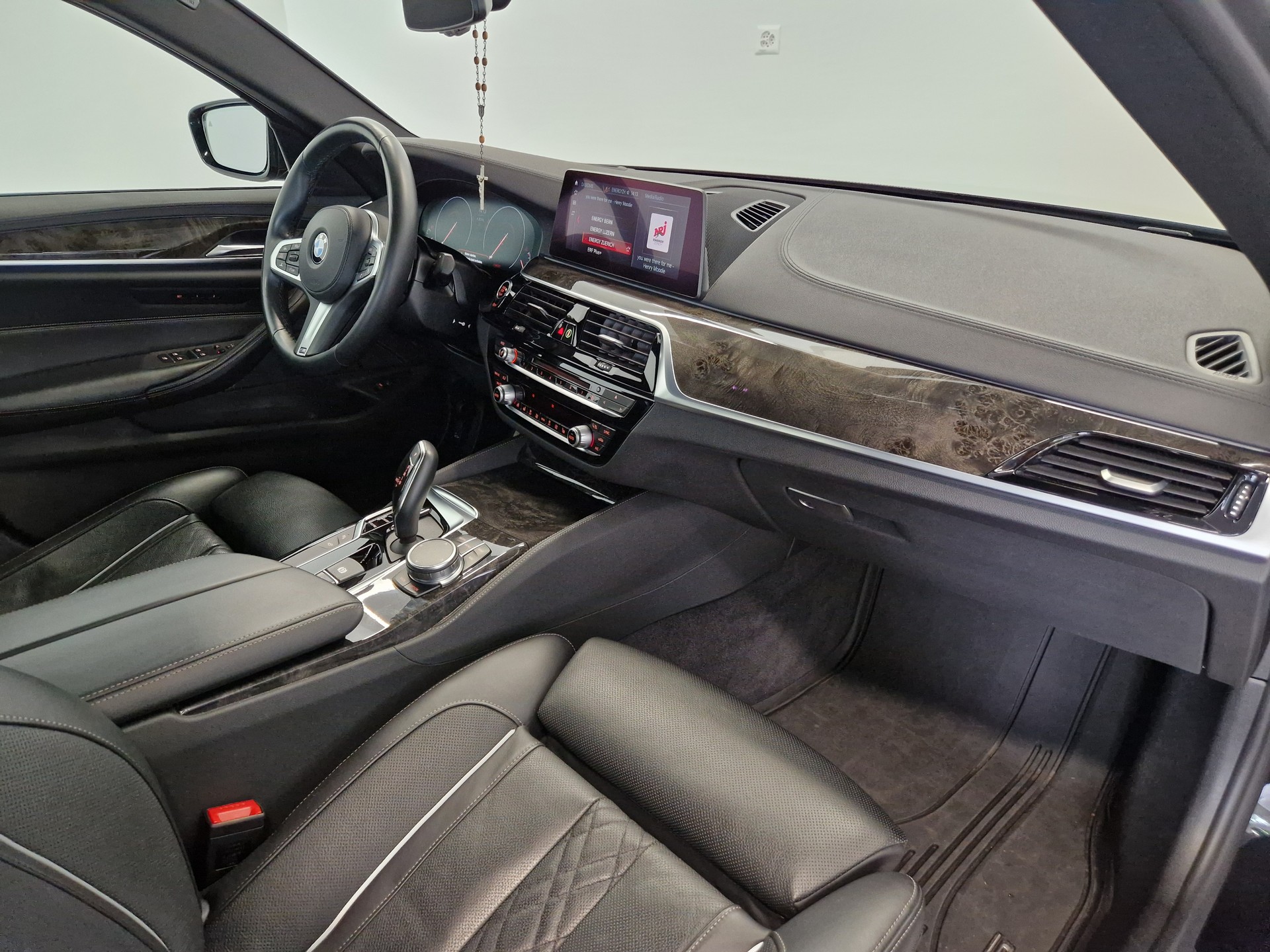 BMW 540i xDrive Steptronic-image-11