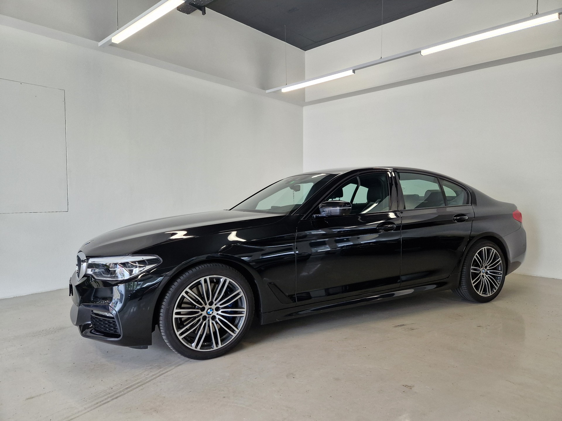 BMW 540i xDrive Steptronic-image-4