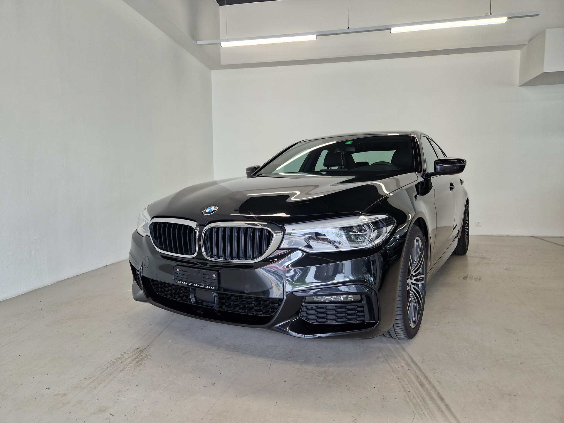 BMW 540i xDrive Steptronic-image-0
