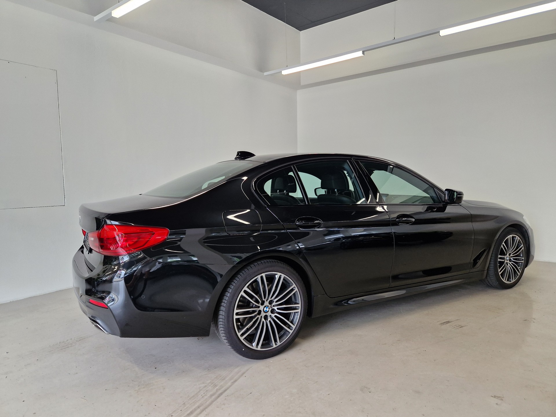 BMW 540i xDrive Steptronic-image-7