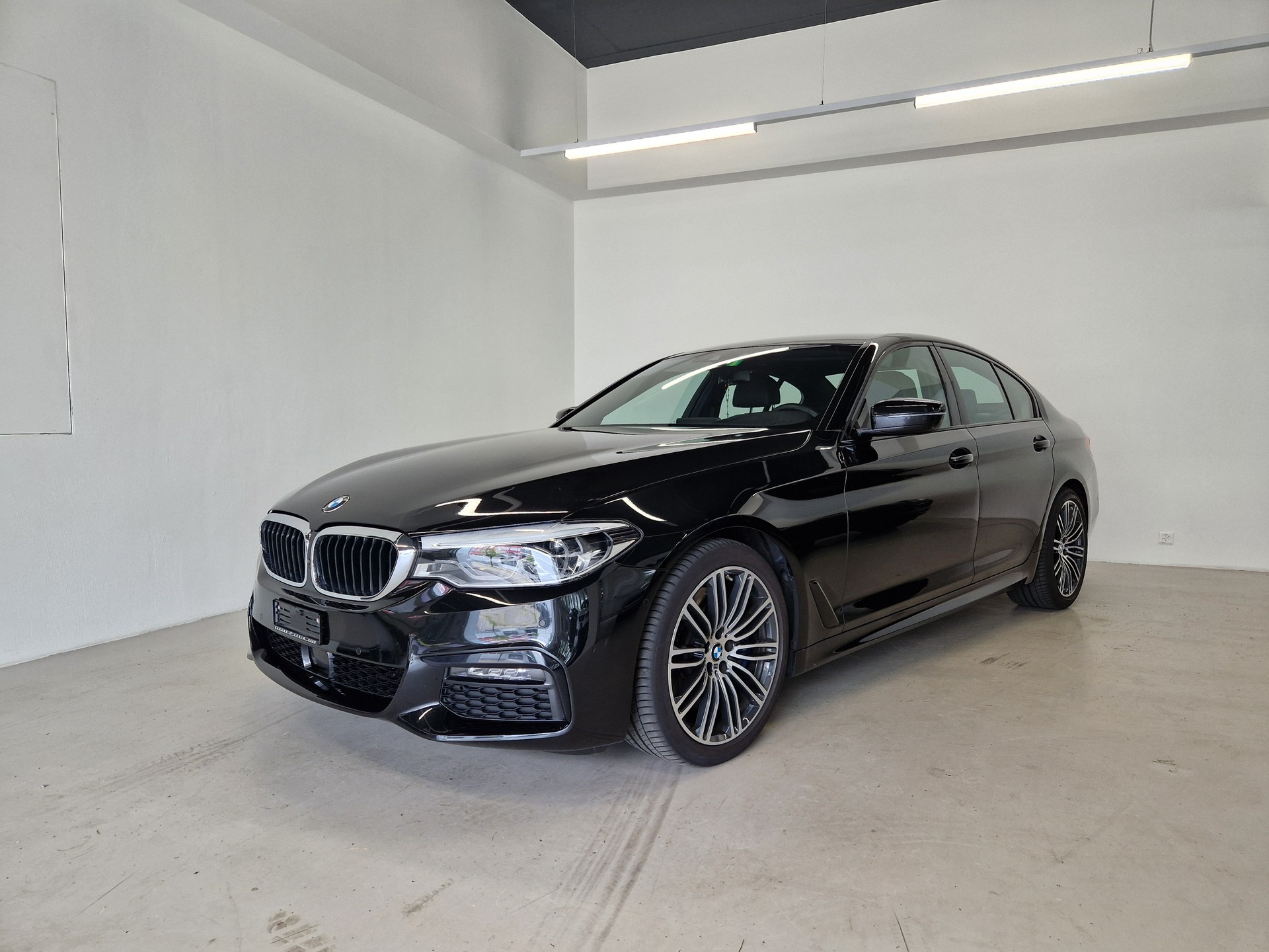 BMW 540i xDrive Steptronic-image-1