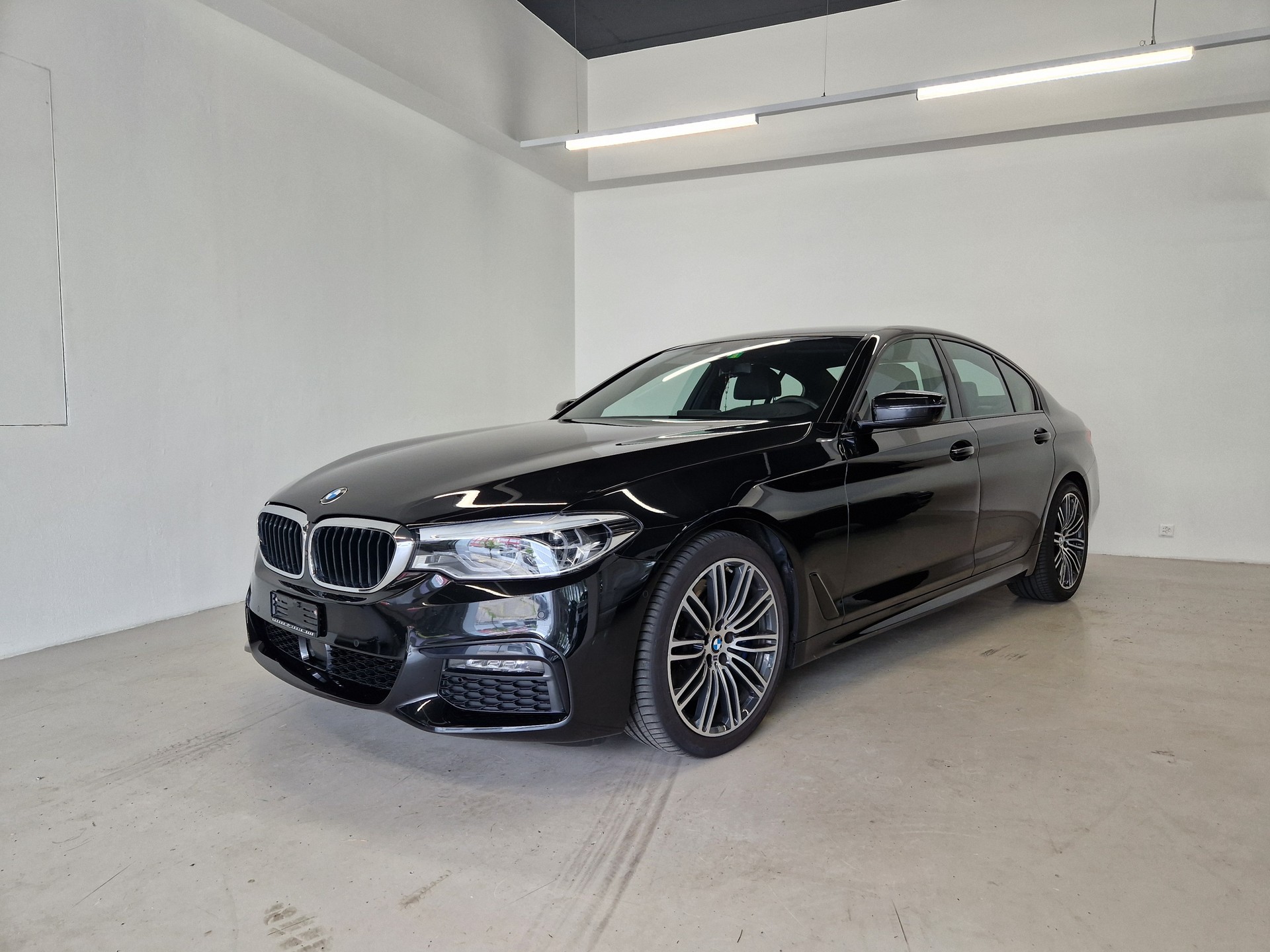BMW 540i xDrive Steptronic-image-2