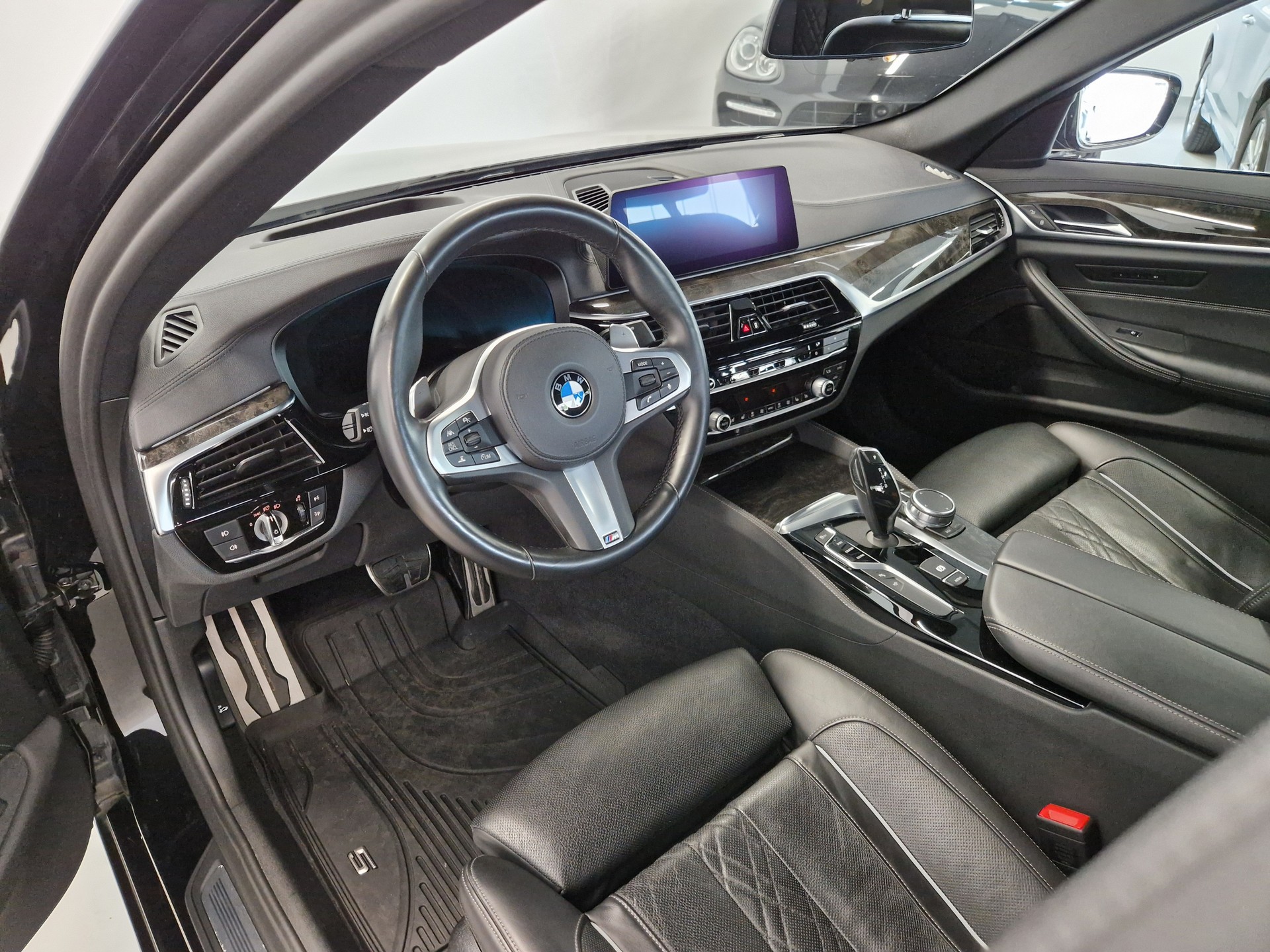 BMW 540i xDrive Steptronic-image-10