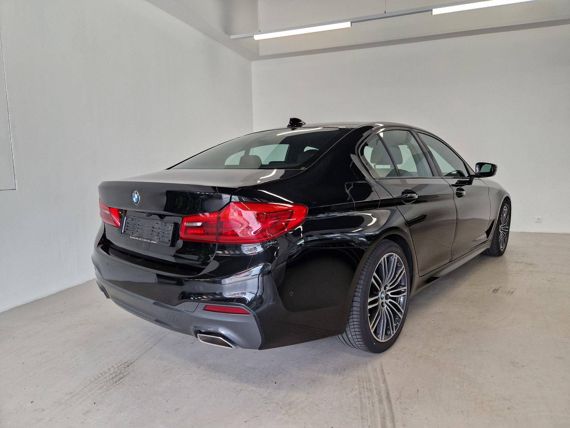 BMW 540i xDrive Steptronic-image-9
