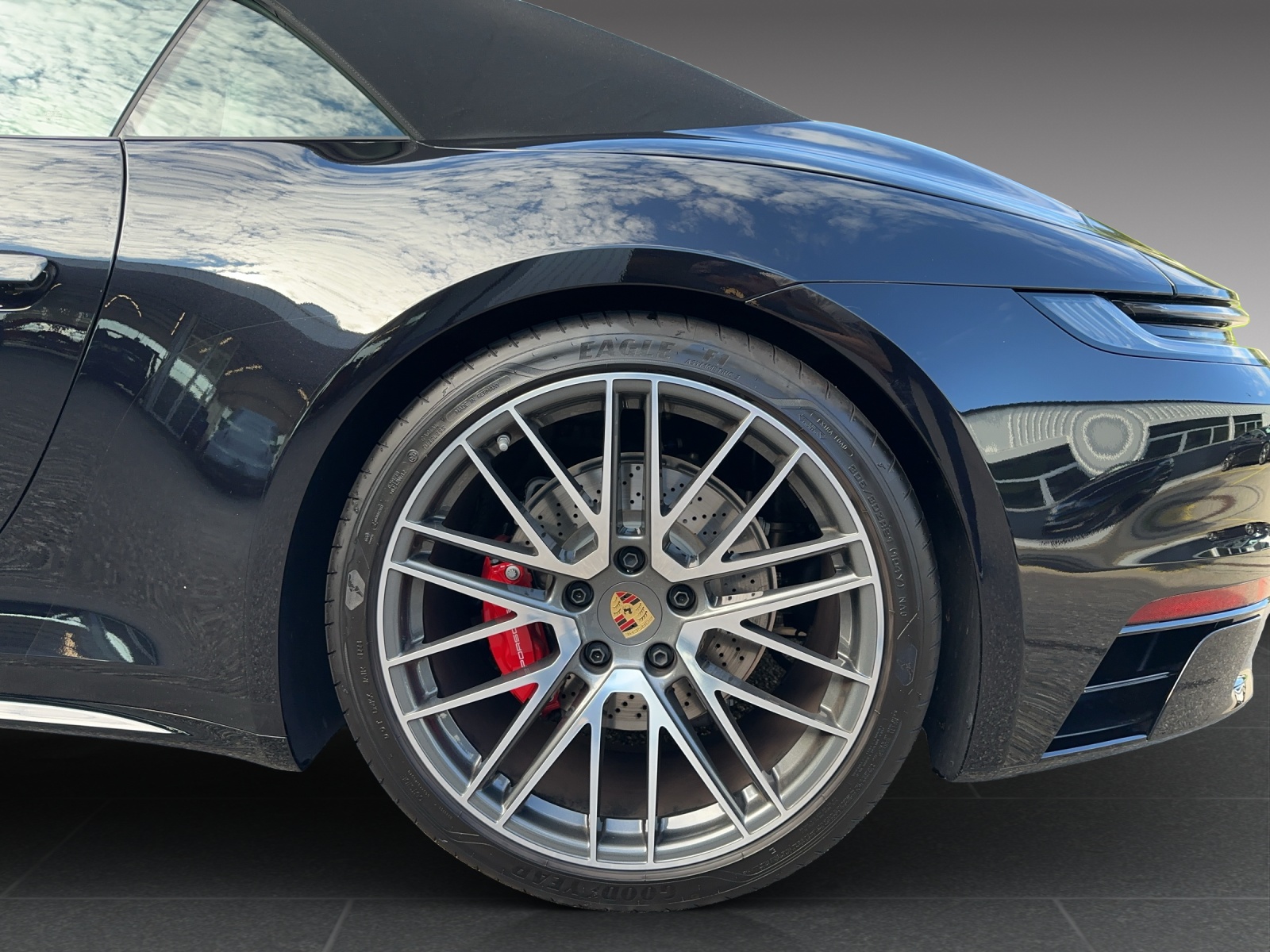 PORSCHE 911 Carrera 4S Cabriolet-image-8