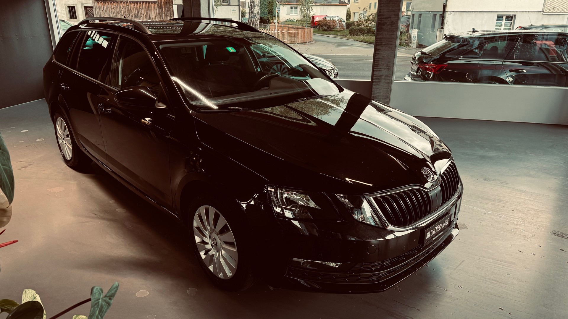 SKODA Octavia Combi 2.0 TDI Ambition DSG-image-1