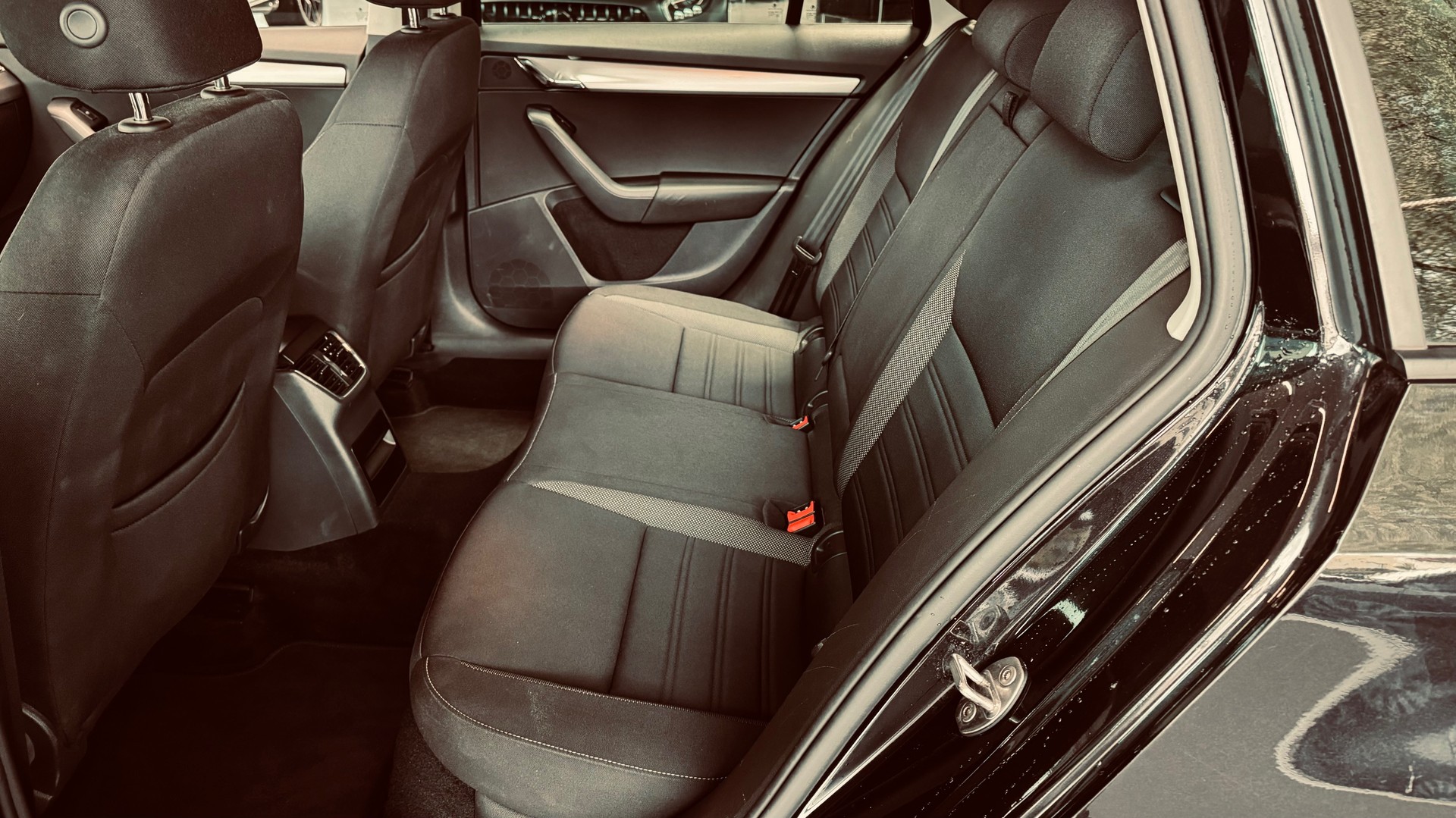 SKODA Octavia Combi 2.0 TDI Ambition DSG-image-7