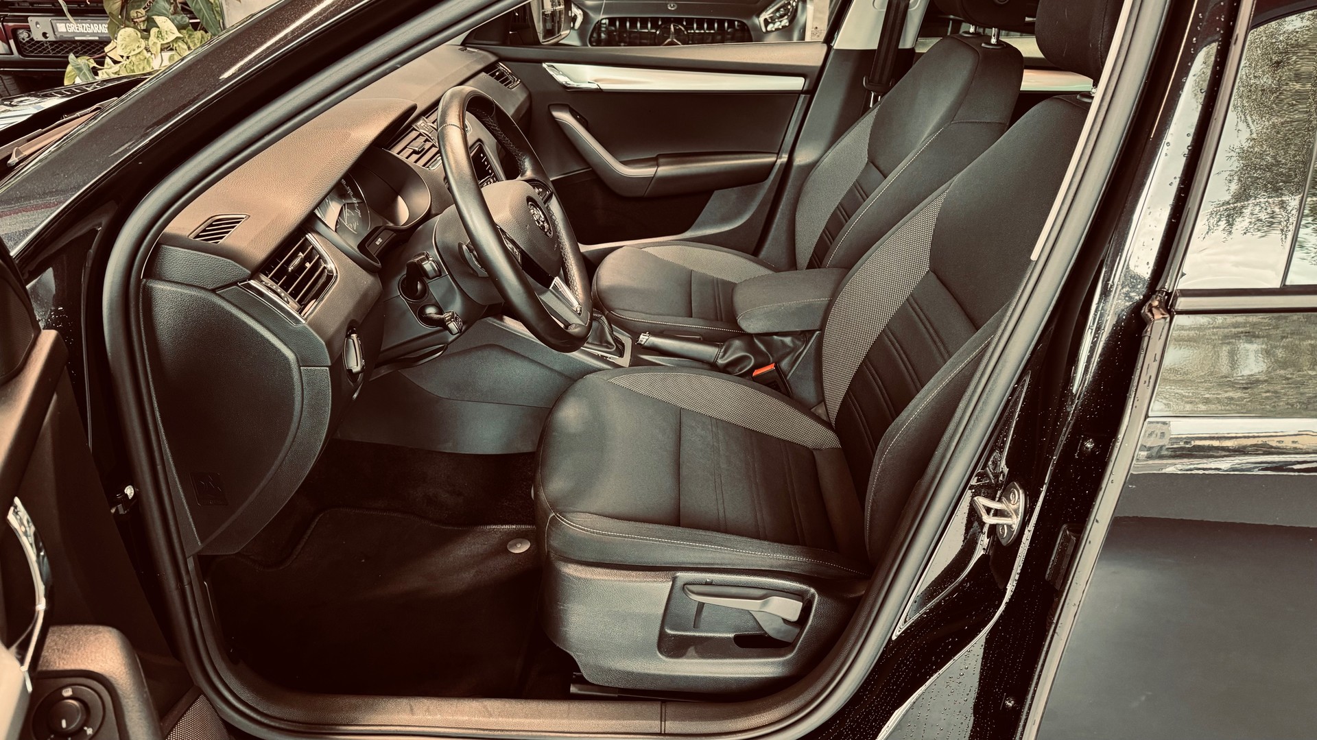 SKODA Octavia Combi 2.0 TDI Ambition DSG-image-6