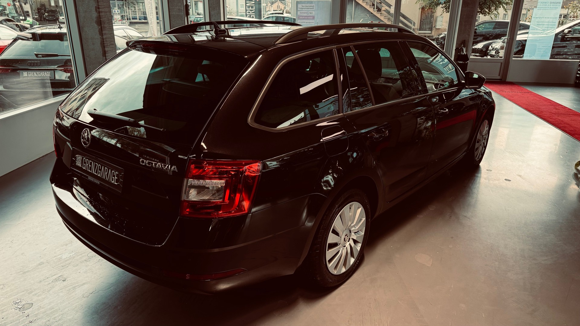SKODA Octavia Combi 2.0 TDI Ambition DSG-image-5