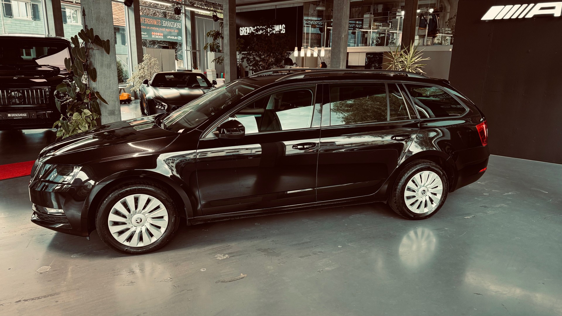 SKODA Octavia Combi 2.0 TDI Ambition DSG-image-2