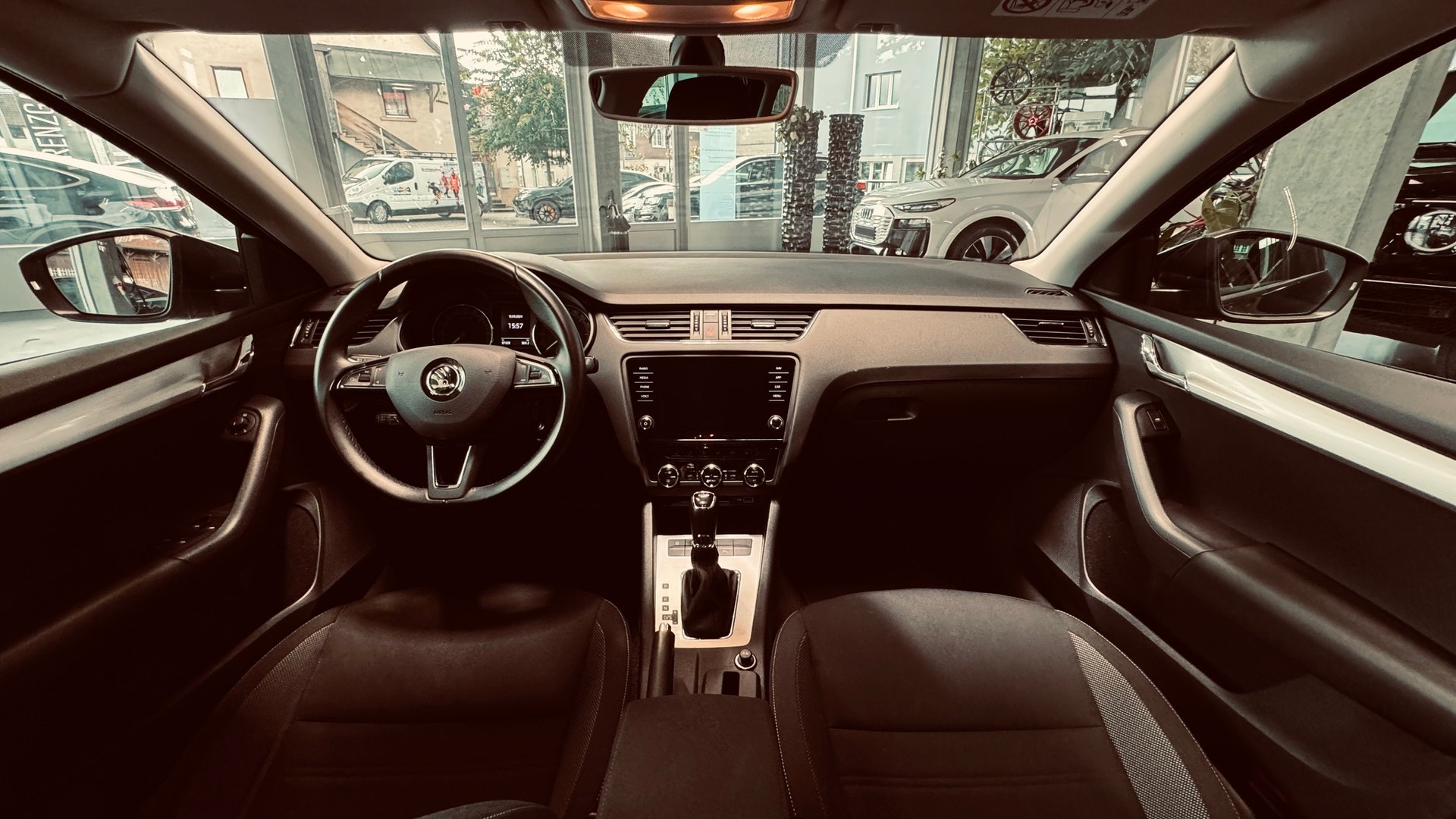 SKODA Octavia Combi 2.0 TDI Ambition DSG-image-9