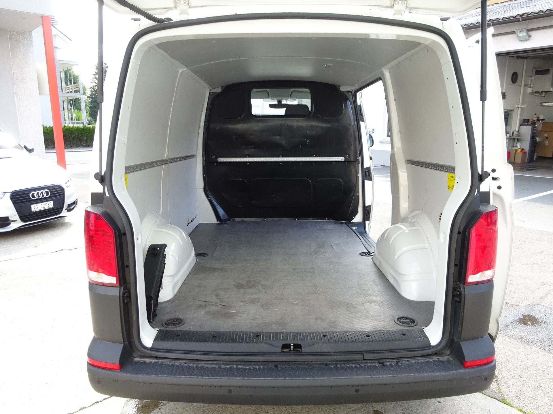 VW T6.1 2.0 TDI-image-8