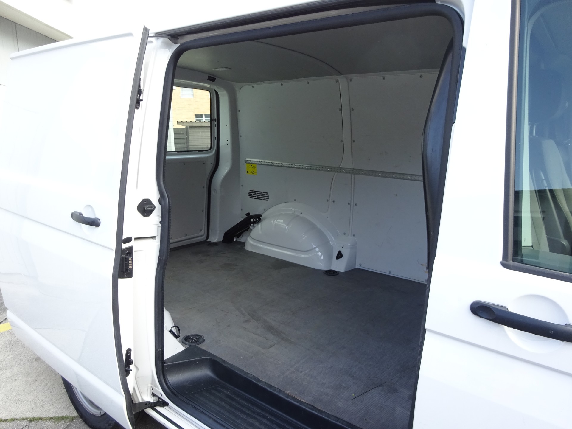 VW T6.1 2.0 TDI-image-7