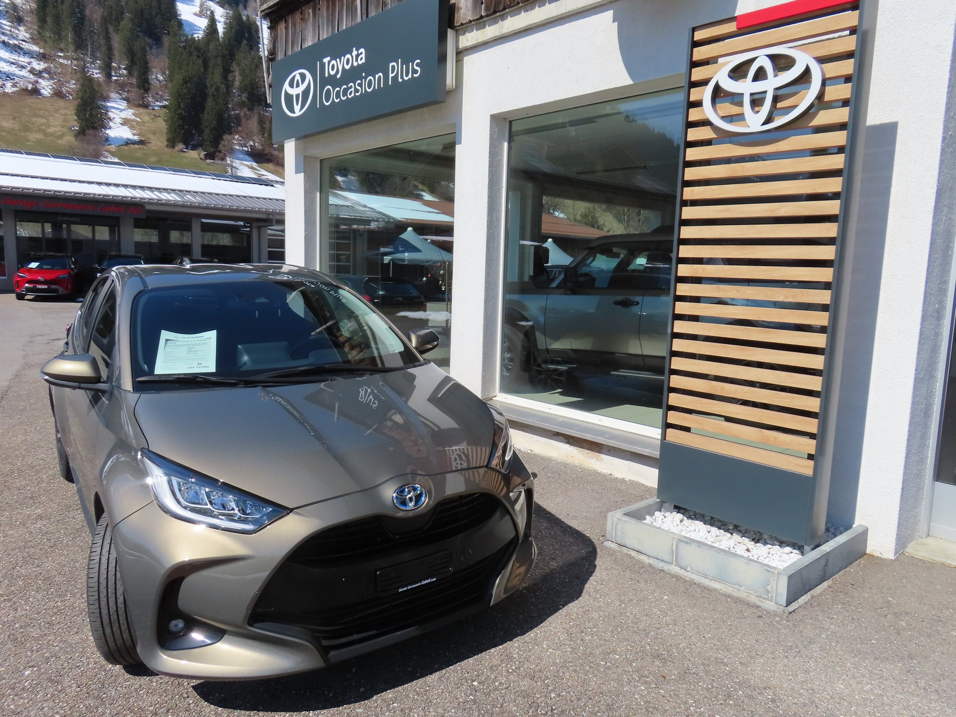 TOYOTA Yaris 1.5 Trend e-CVT-showroom-element-1