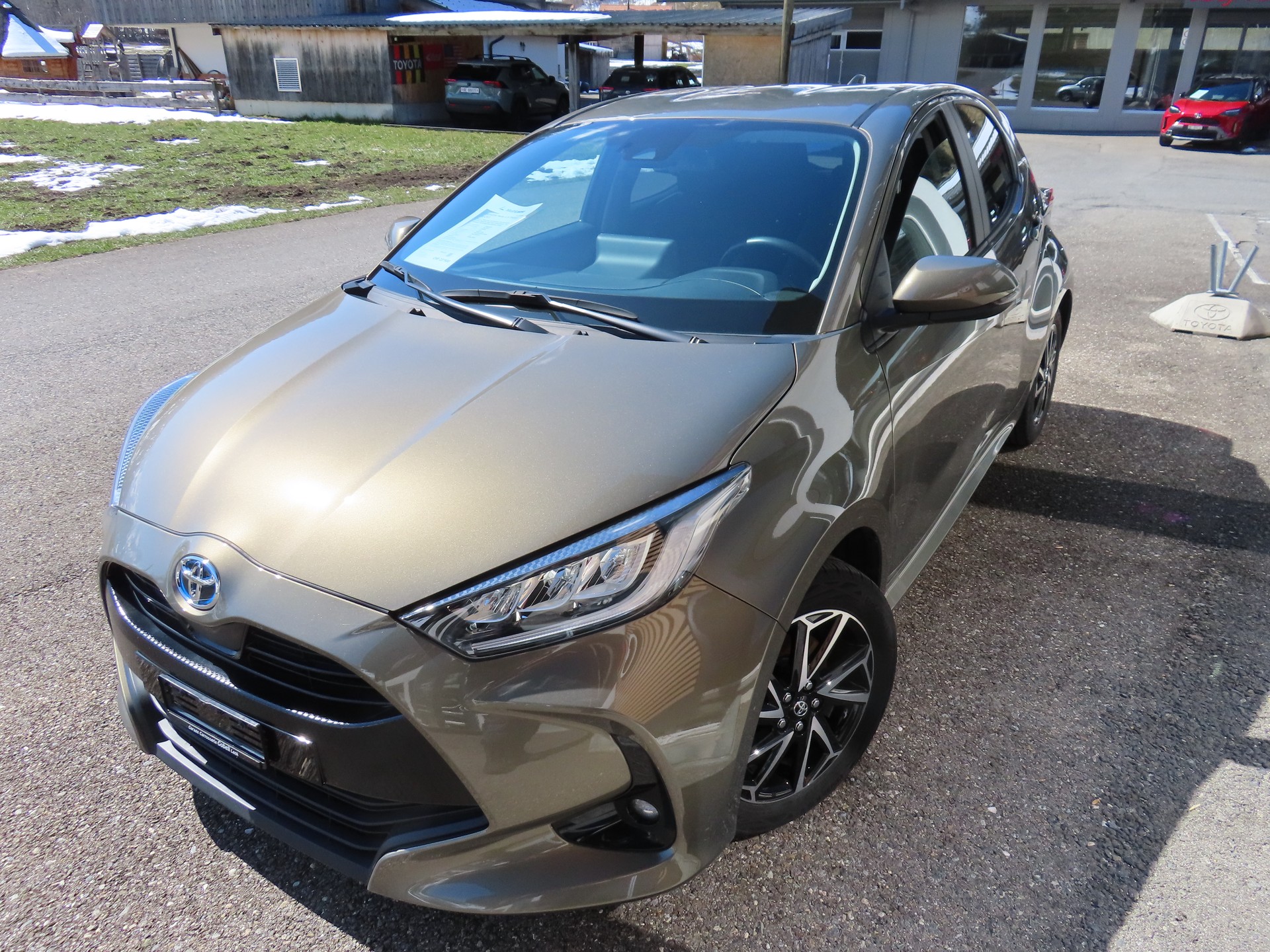 TOYOTA Yaris 1.5 Trend e-CVT-showroom-element-3
