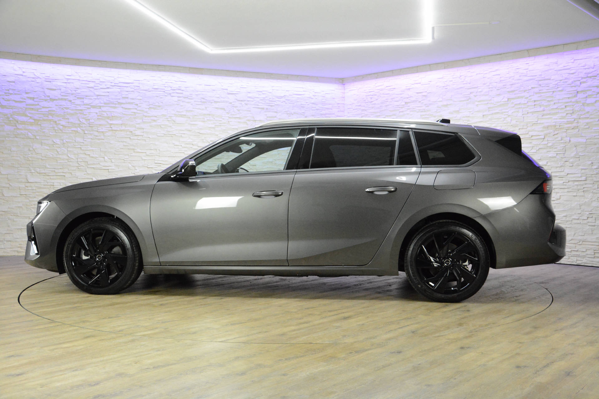 OPEL Astra Sports Tourer 1.6 T PHEV 180 Swiss Plus-image-2
