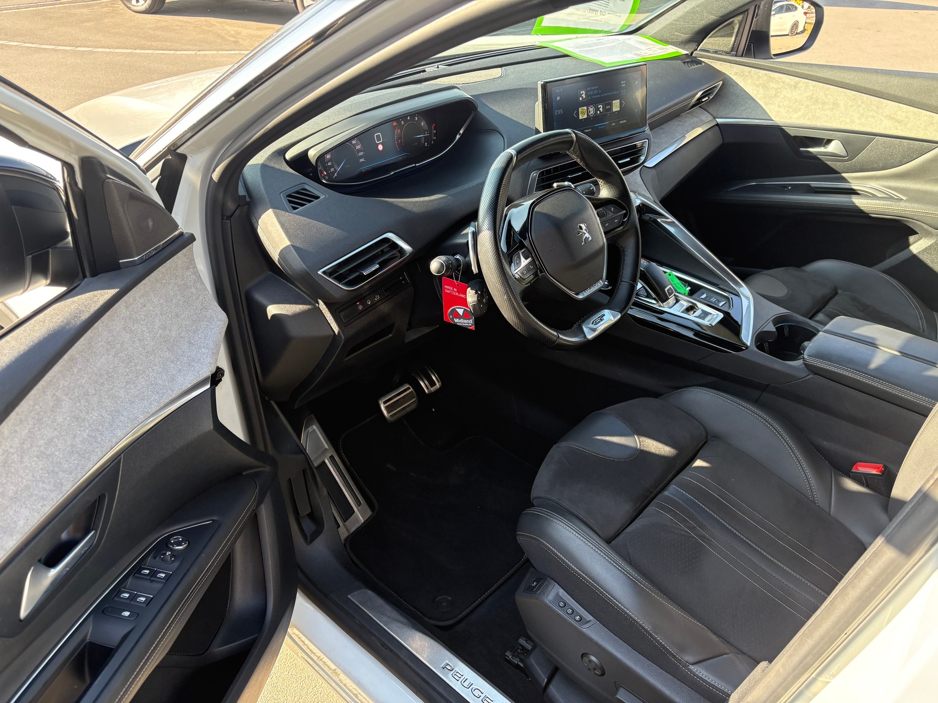 PEUGEOT 3008 1.2 PureTech GT-image-7