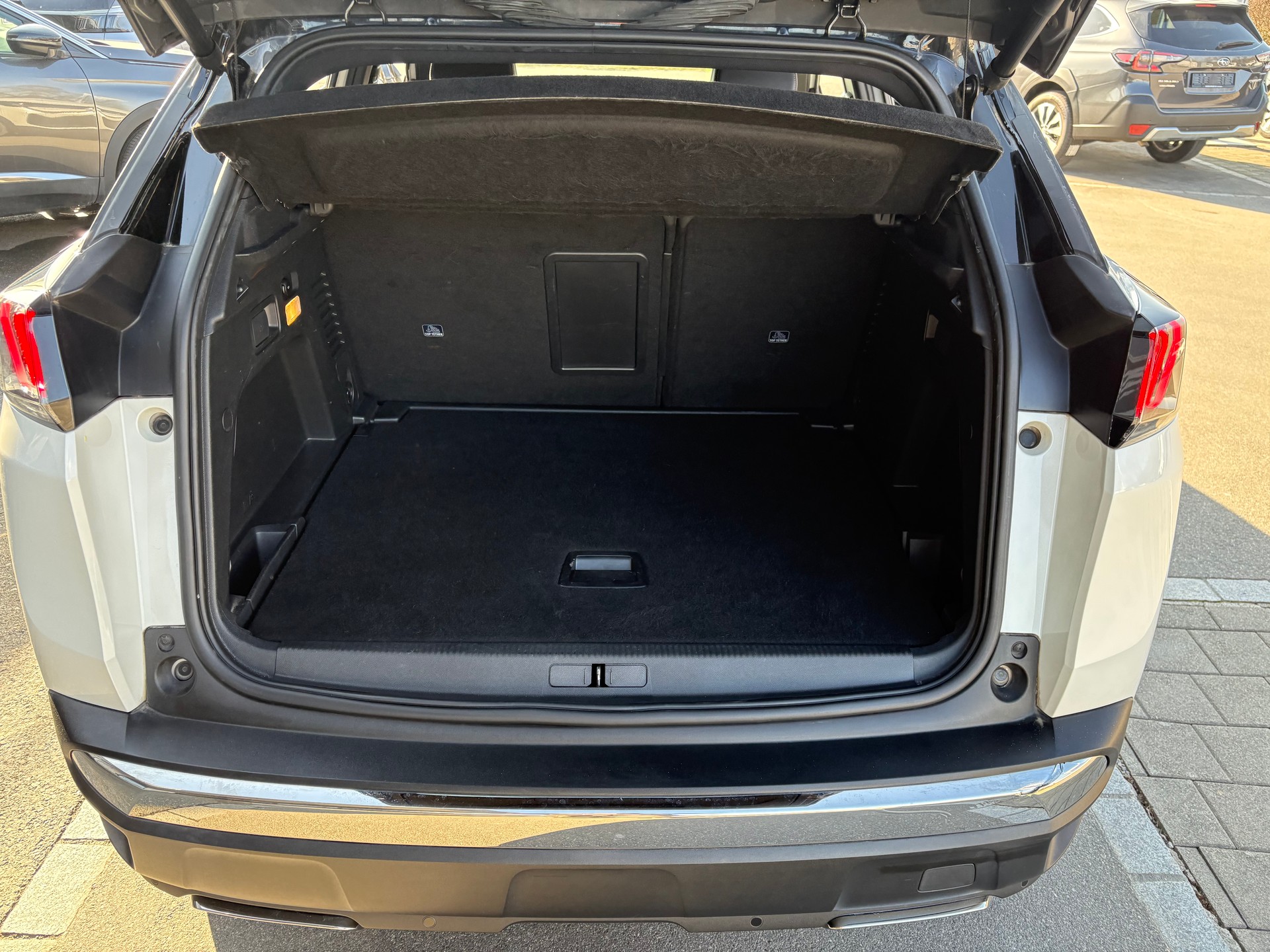PEUGEOT 3008 1.2 PureTech GT-image-5