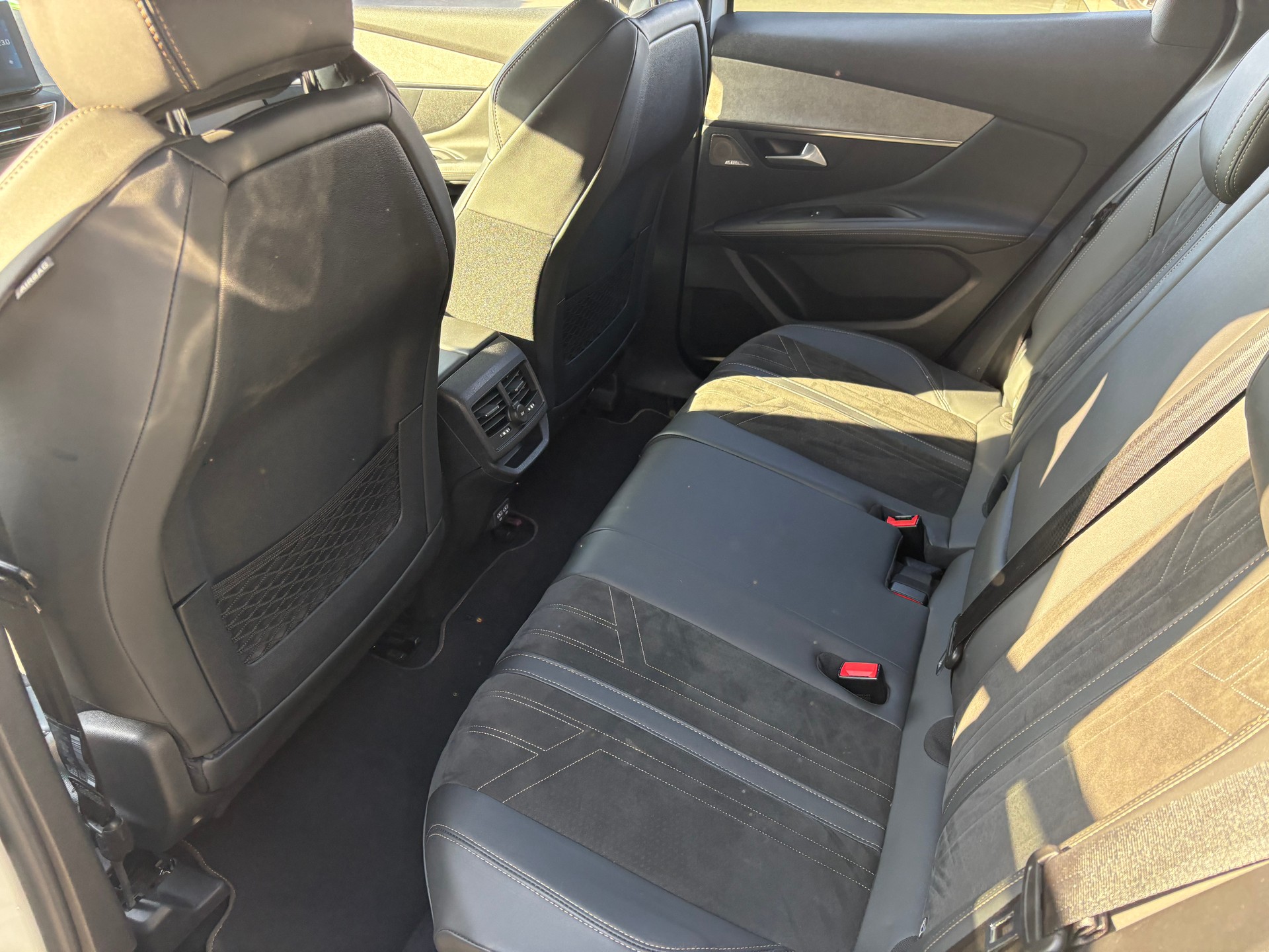PEUGEOT 3008 1.2 PureTech GT-image-8
