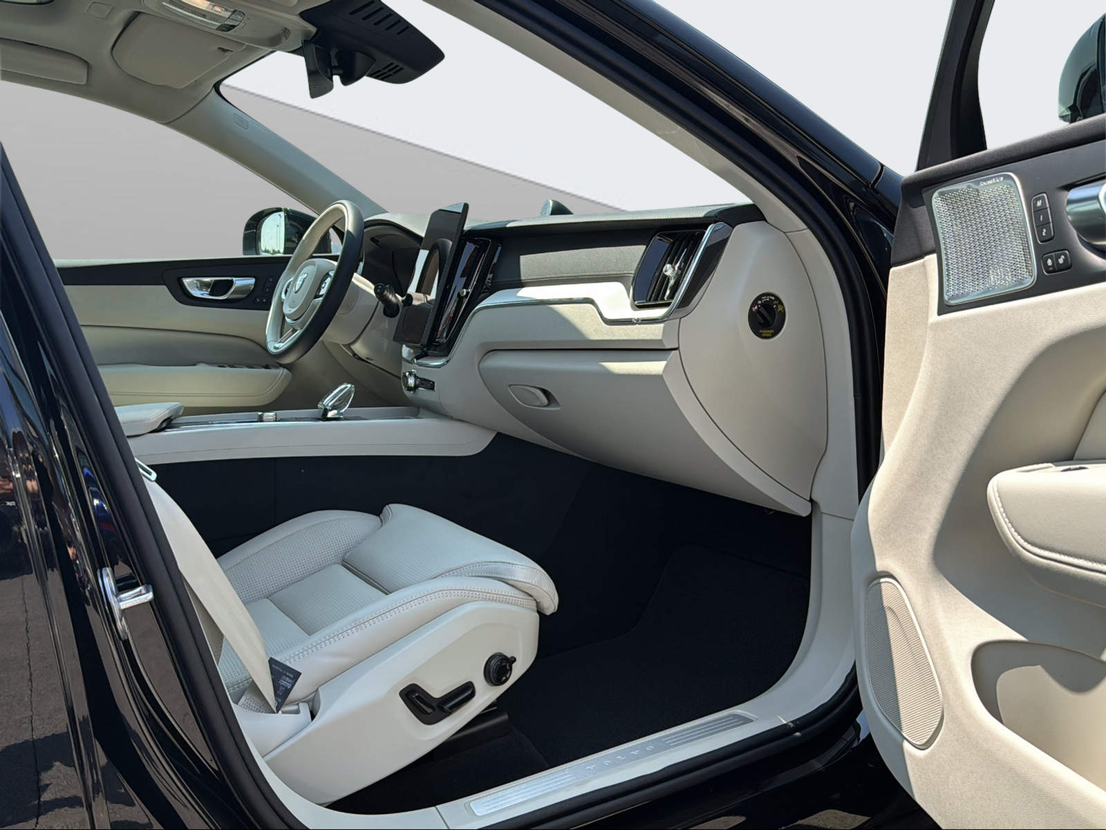 VOLVO XC60 2.0 T8 TE Ultra Bright eAWD-image-14
