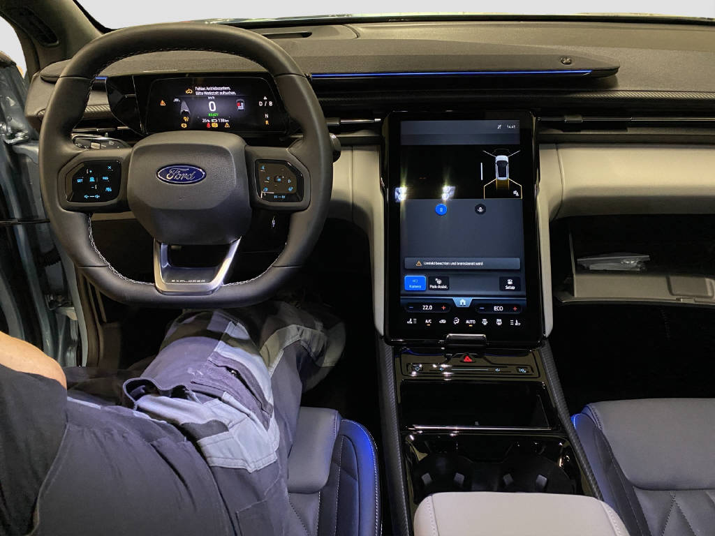 FORD Explorer Extended Range Premium RWD-image-13