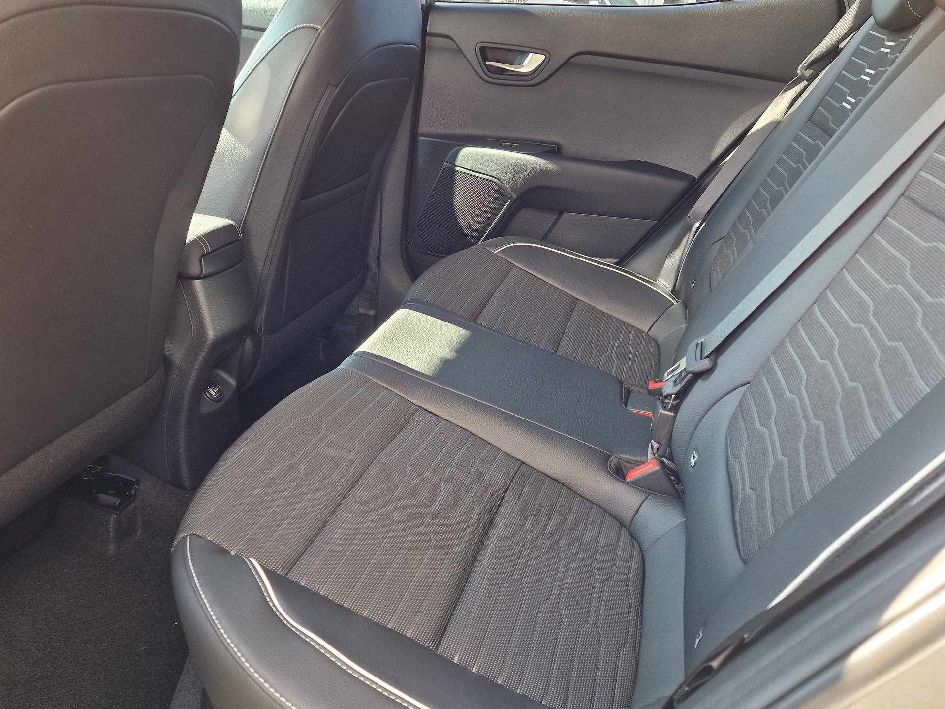 KIA Stonic 1.0 T-GDI GT-Line DCT-image-5