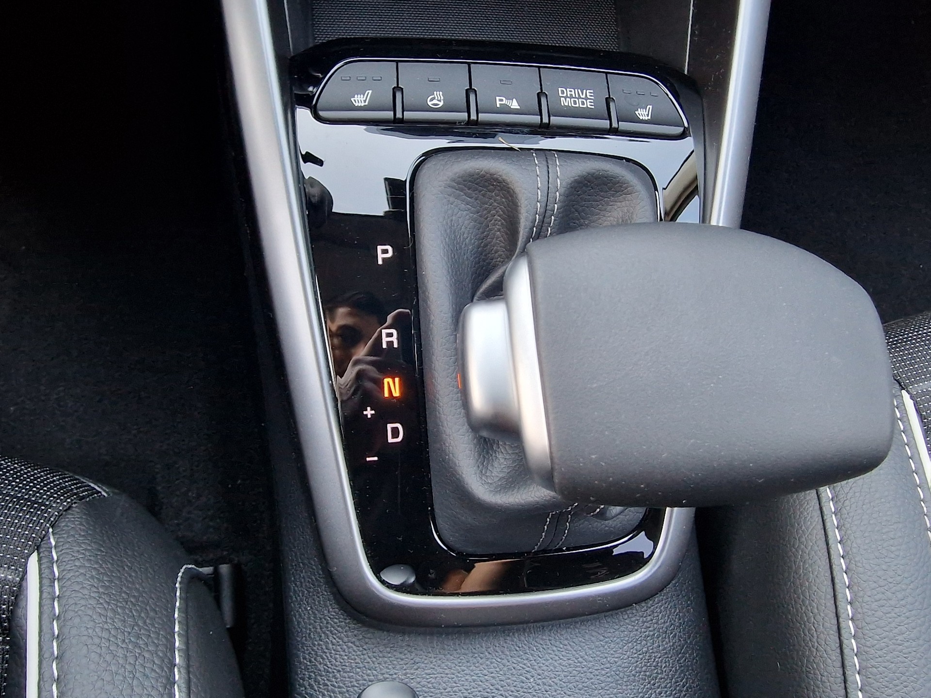 KIA Stonic 1.0 T-GDI GT-Line DCT-image-10