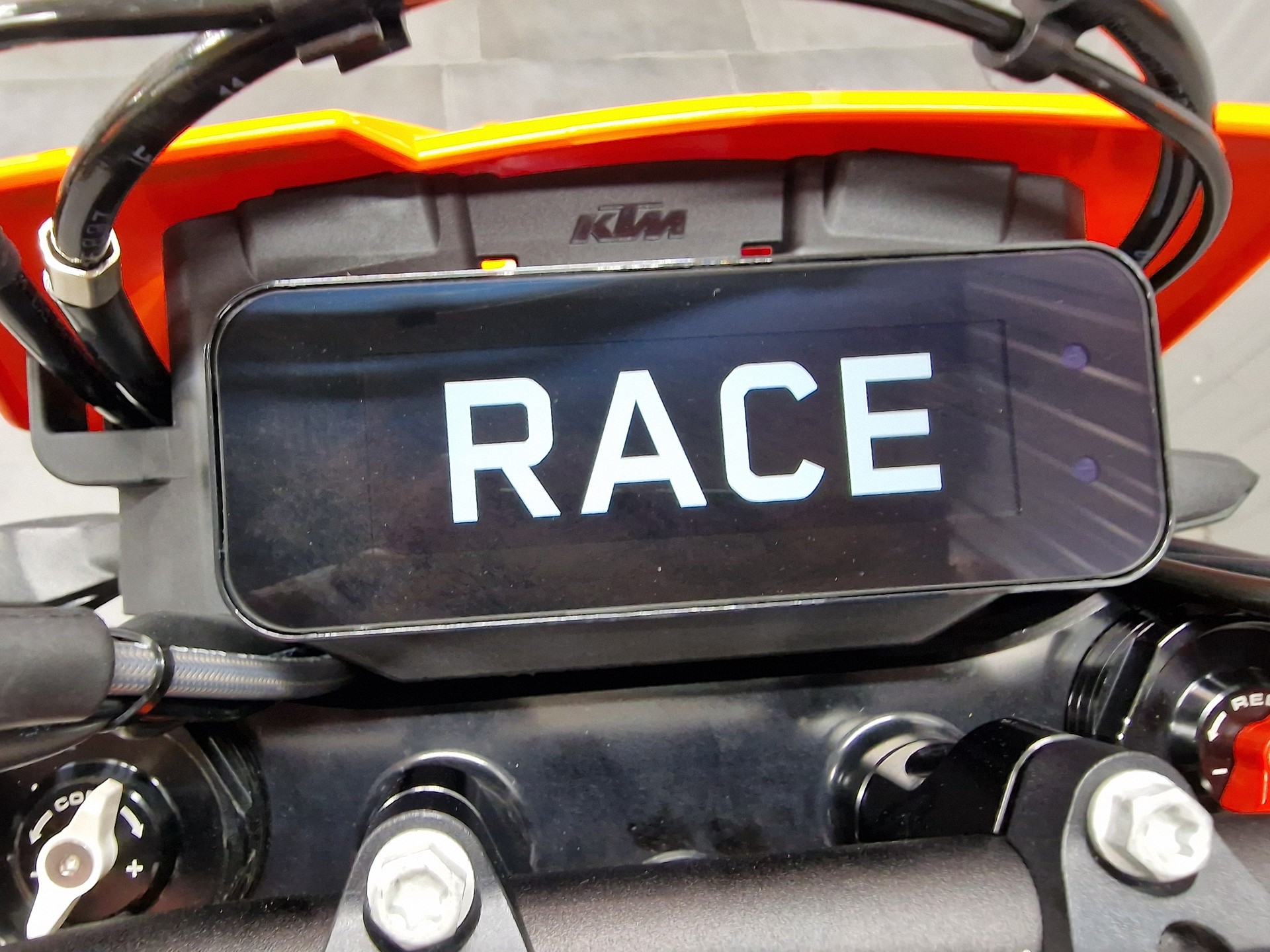 KTM 690 SMC R-image-5