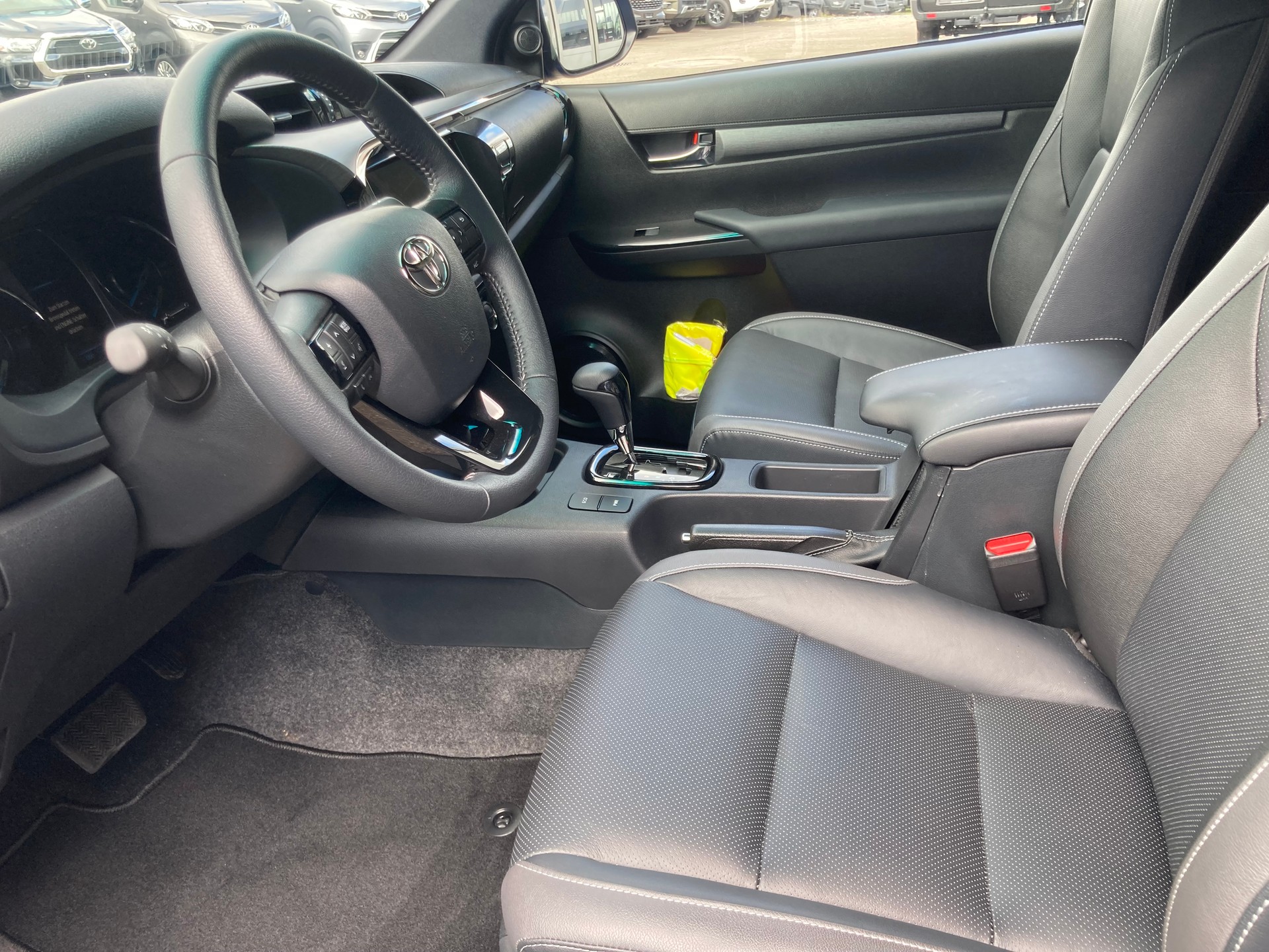 TOYOTA Hilux 2.8D-4D Invincible X-Cab 4x4 Automat-image-10