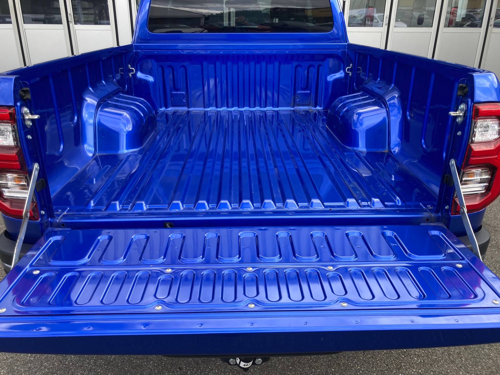 TOYOTA Hilux 2.8D-4D Invincible X-Cab 4x4 Automat-image-8