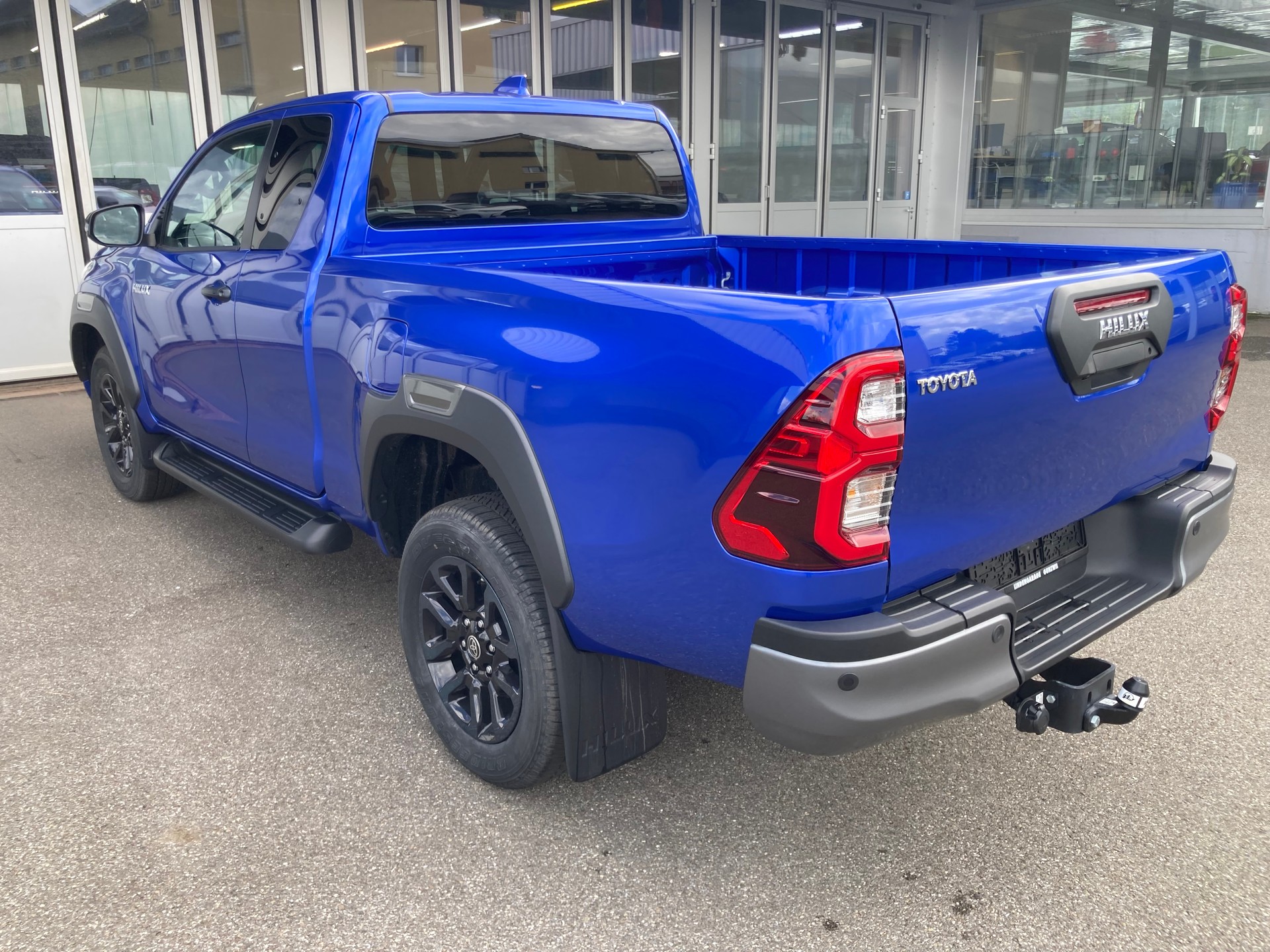 TOYOTA Hilux 2.8D-4D Invincible X-Cab 4x4 Automat-image-5
