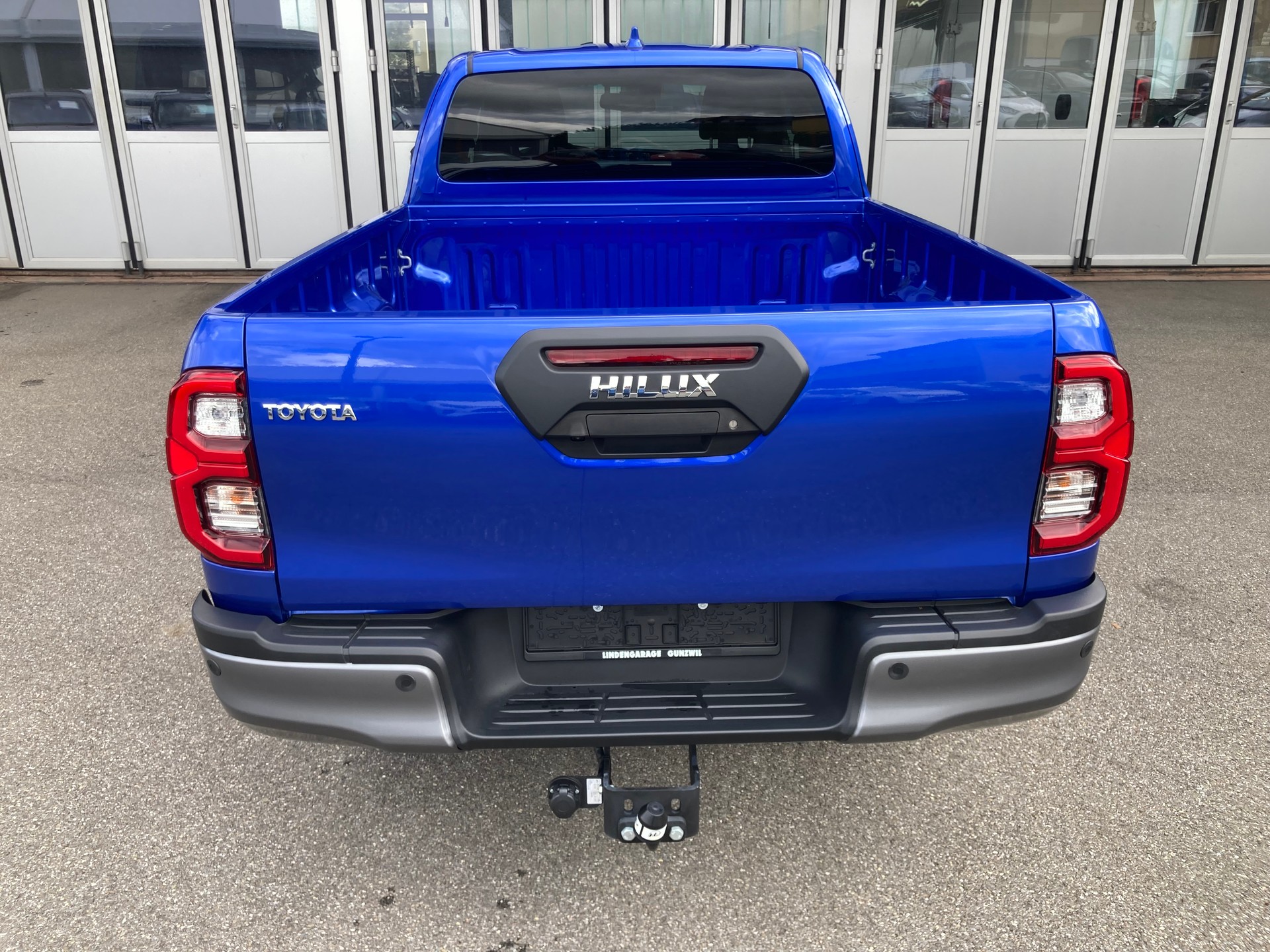 TOYOTA Hilux 2.8D-4D Invincible X-Cab 4x4 Automat-image-4