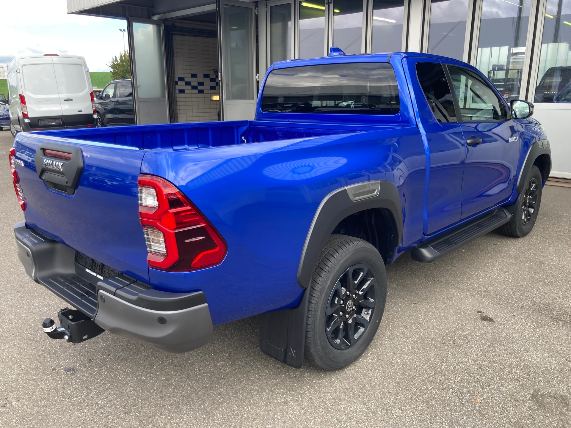 TOYOTA Hilux 2.8D-4D Invincible X-Cab 4x4 Automat-image-6