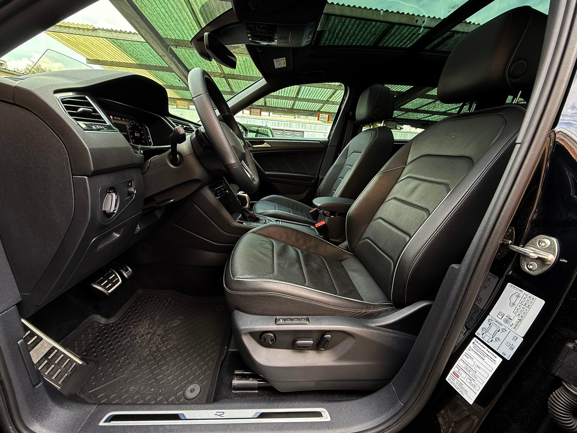 VW Tiguan Allspace 2.0TSI R-Line Black Style 4Motion DSG Standheizung-image-8