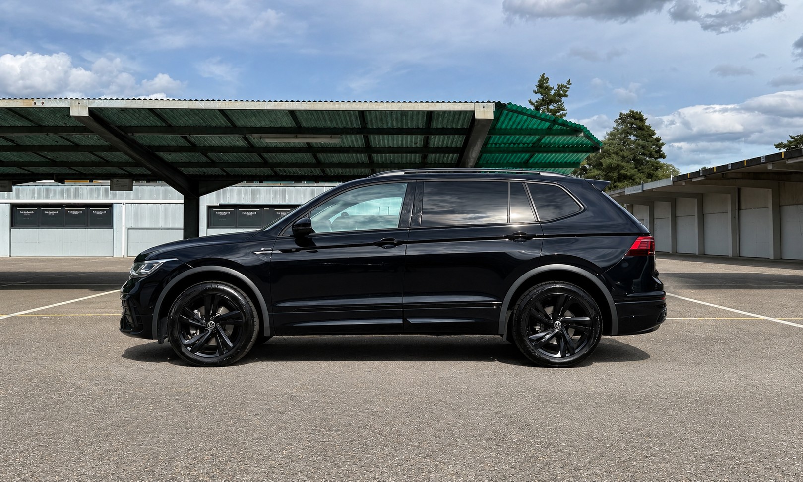 VW Tiguan Allspace 2.0TSI R-Line Black Style 4Motion DSG Standheizung-image-12
