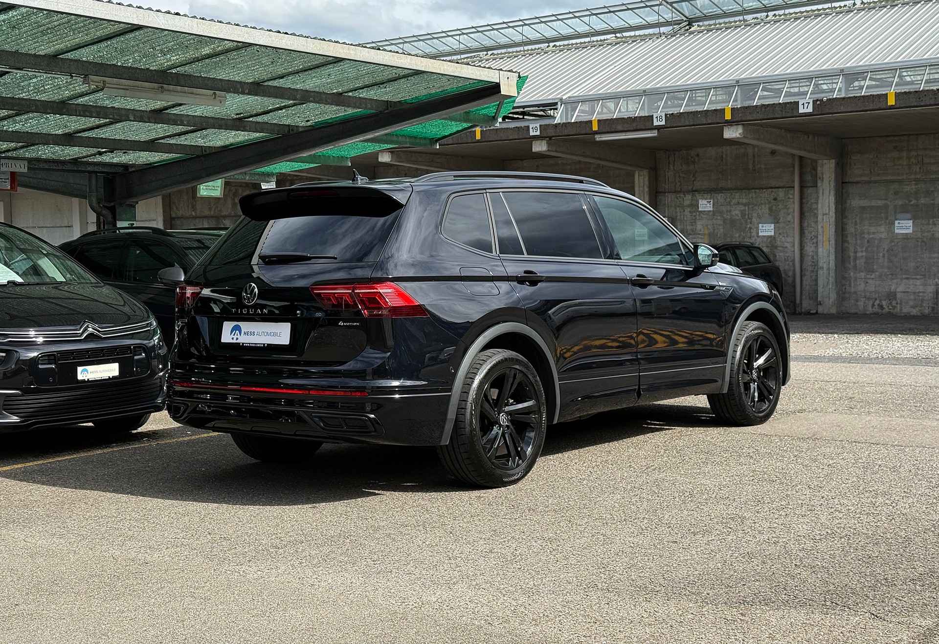 VW Tiguan Allspace 2.0TSI R-Line Black Style 4Motion DSG Standheizung-image-20