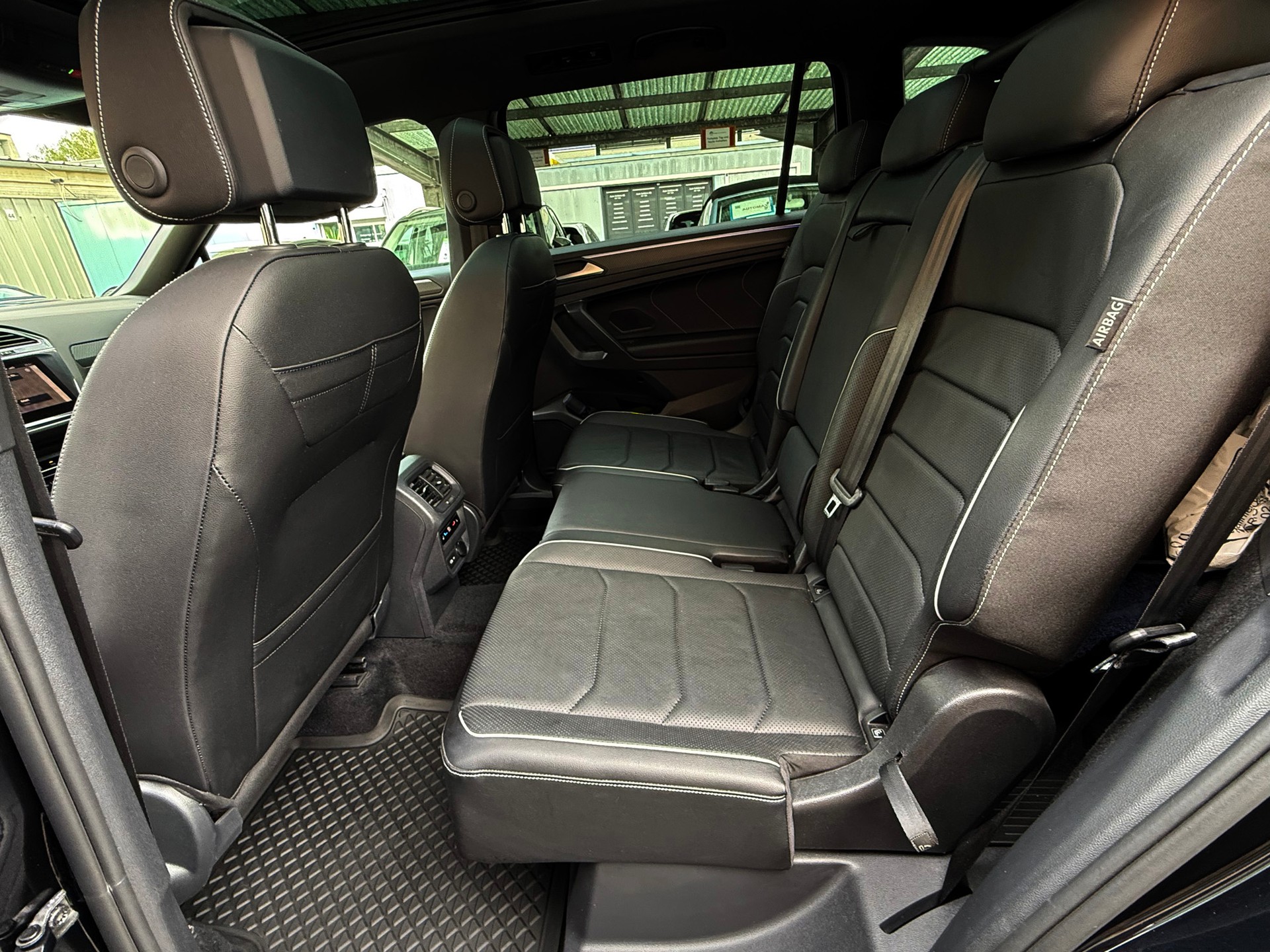 VW Tiguan Allspace 2.0TSI R-Line Black Style 4Motion DSG Standheizung-image-10